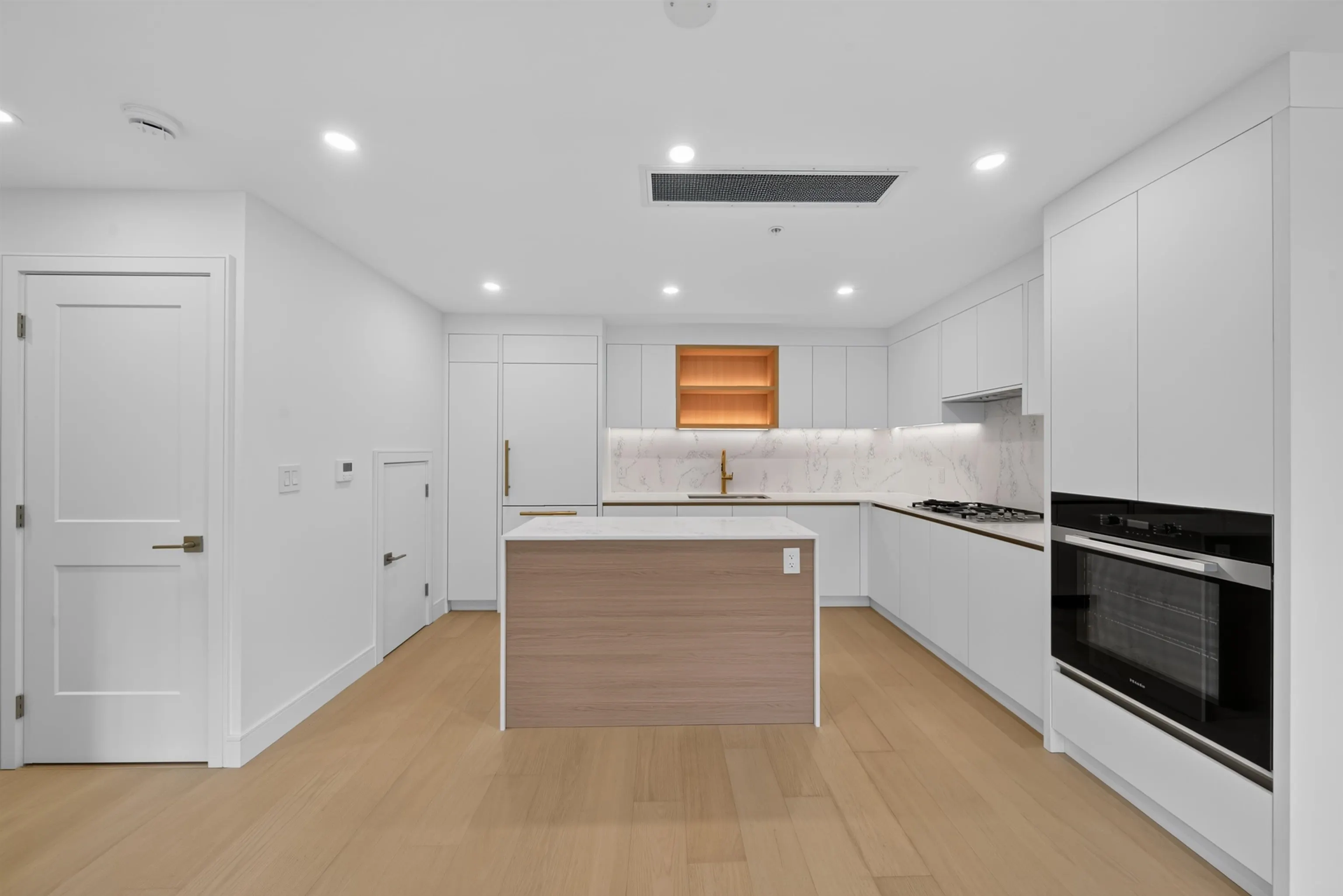 918 W 32nd Avenue #208