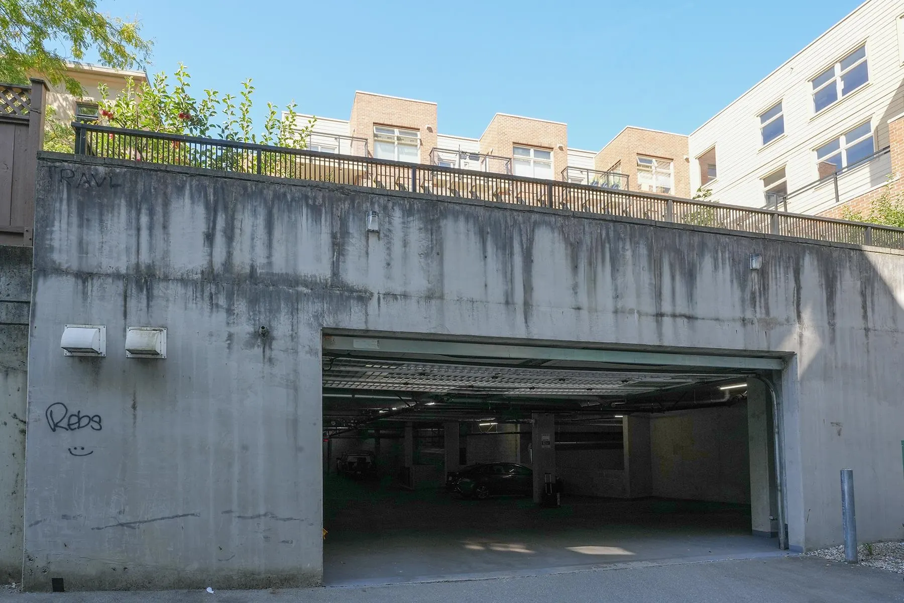 2408 E Broadway #403