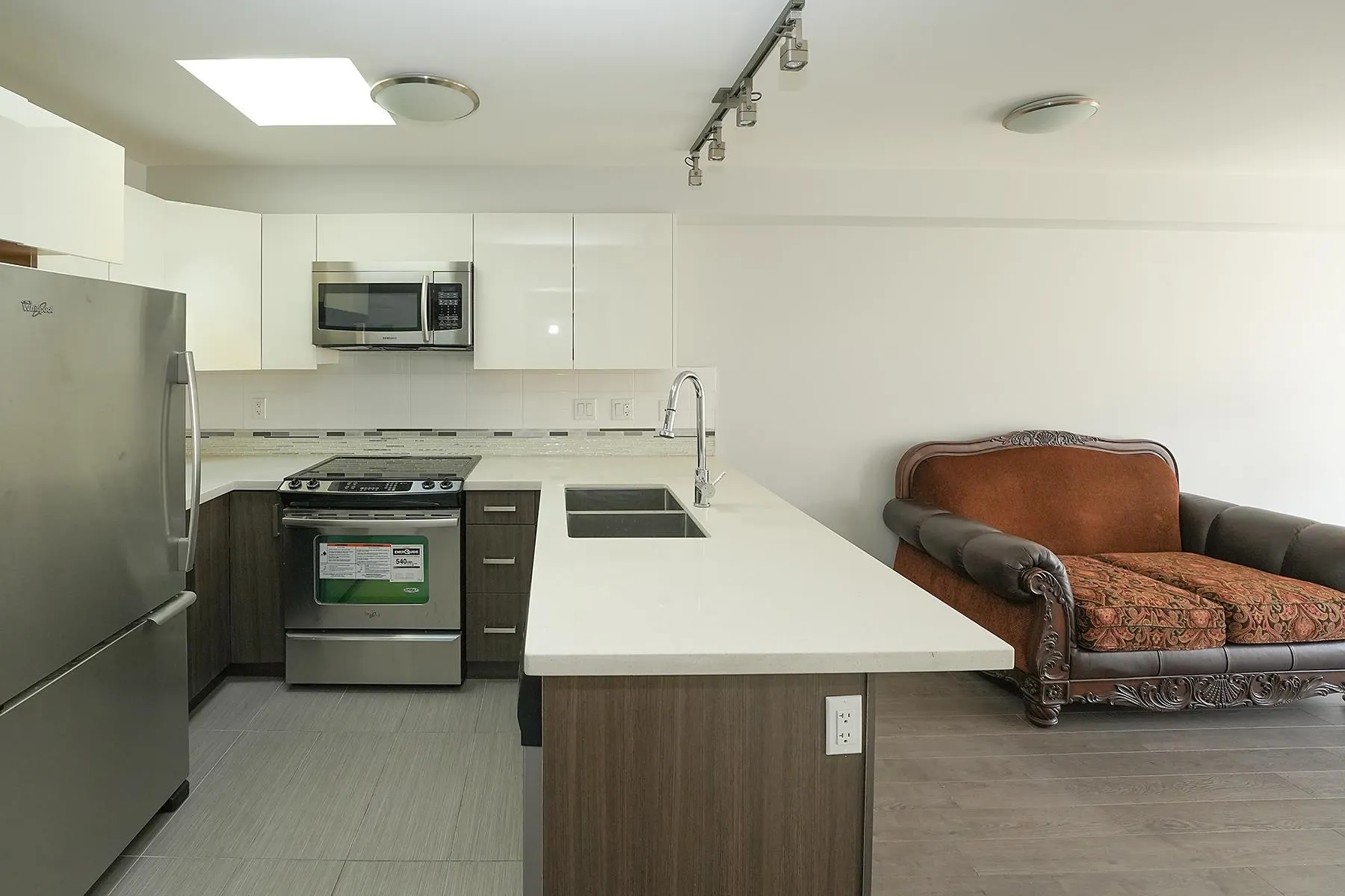 2408 E Broadway #403