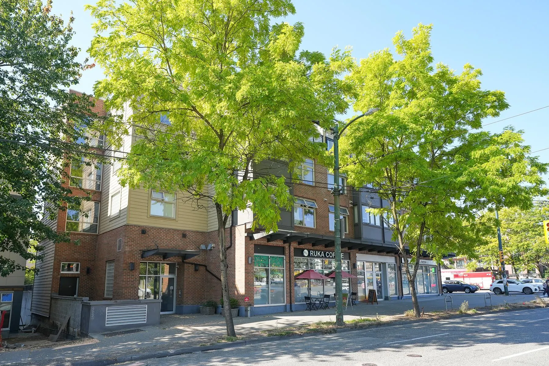 2408 E Broadway #403