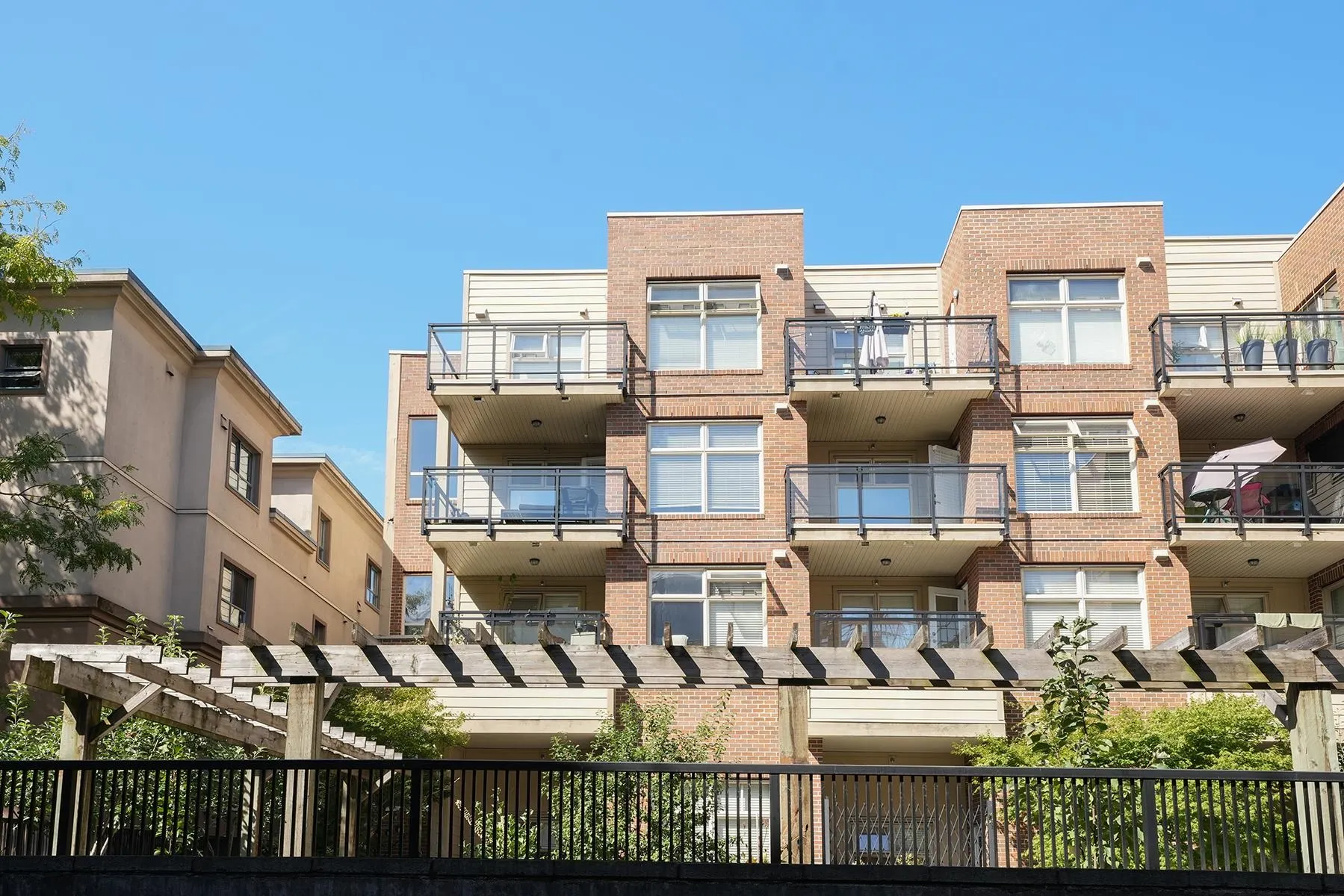2408 E Broadway #403