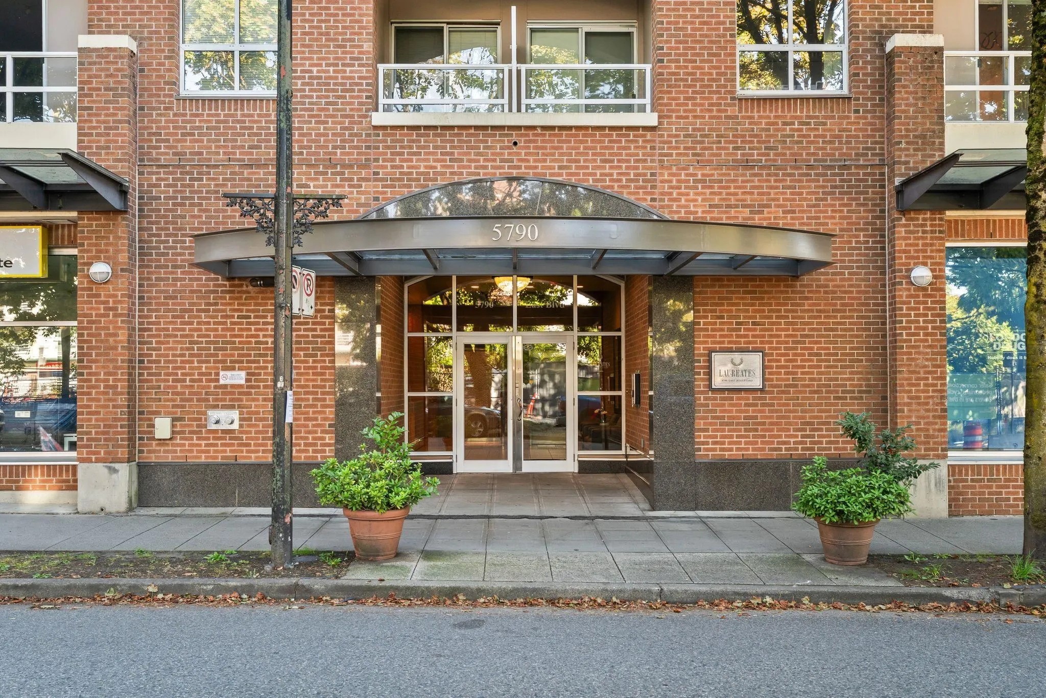 5790 East Boulevard #330