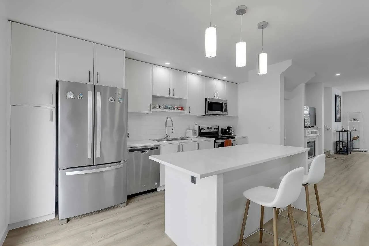 10433 158 Street #8