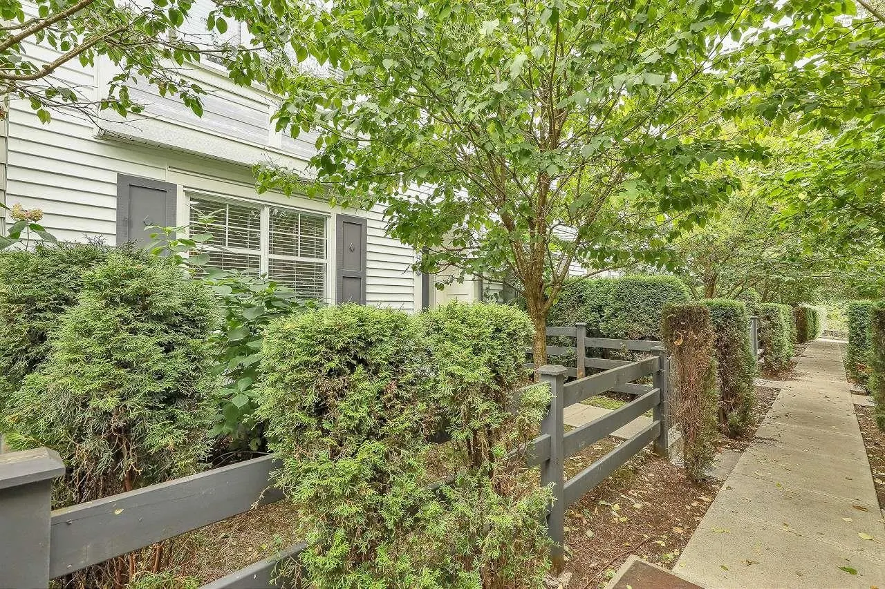 10433 158 Street #8