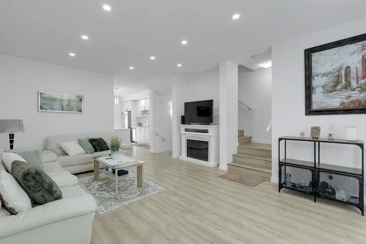 10433 158 Street #8