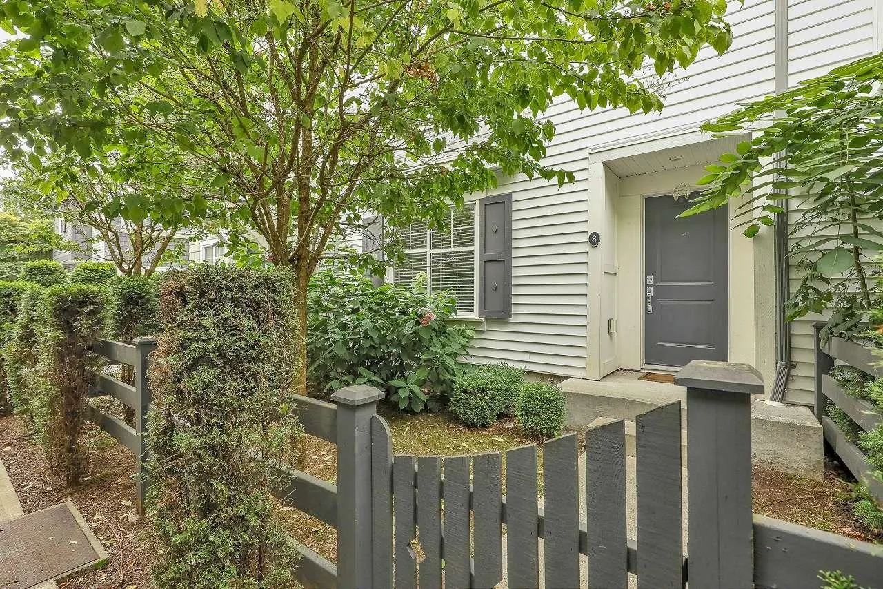 10433 158 Street #8
