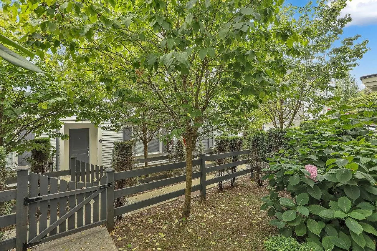 10433 158 Street #8
