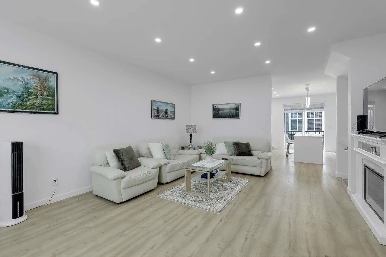 10433 158 Street #8