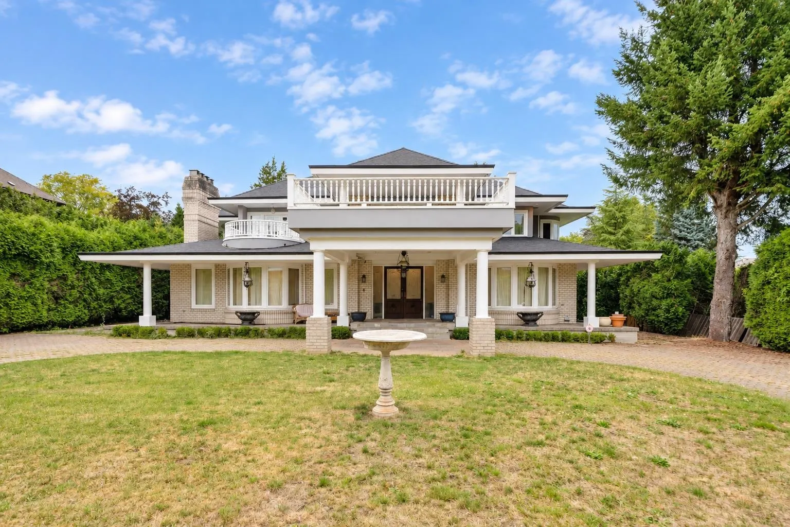 1277 W King Edward Avenue
