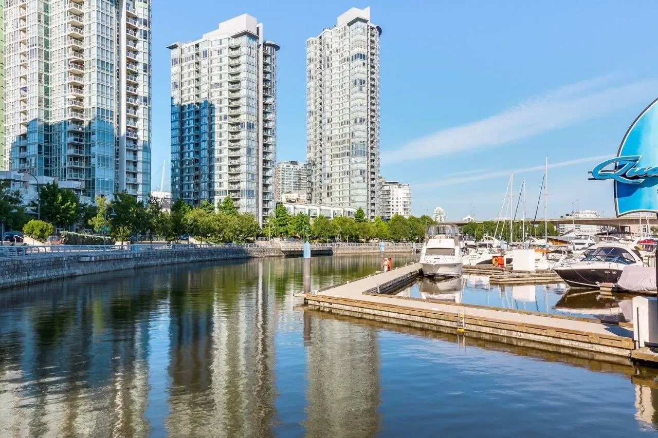 1228 Marinaside Crescent Street #608