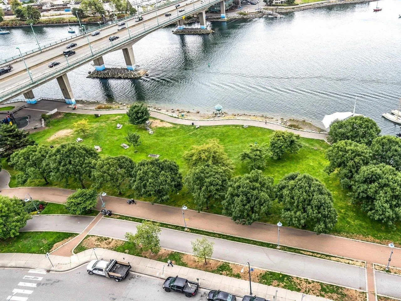1033 Marinaside Crescent #2105