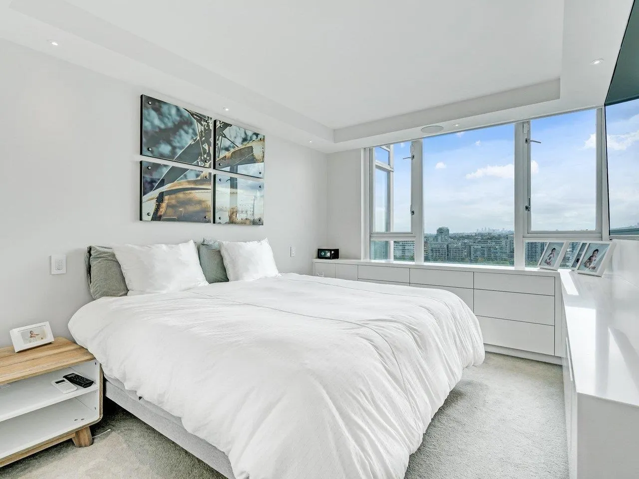 1033 Marinaside Crescent #2105