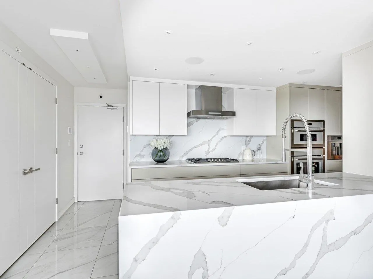1033 Marinaside Crescent #2105