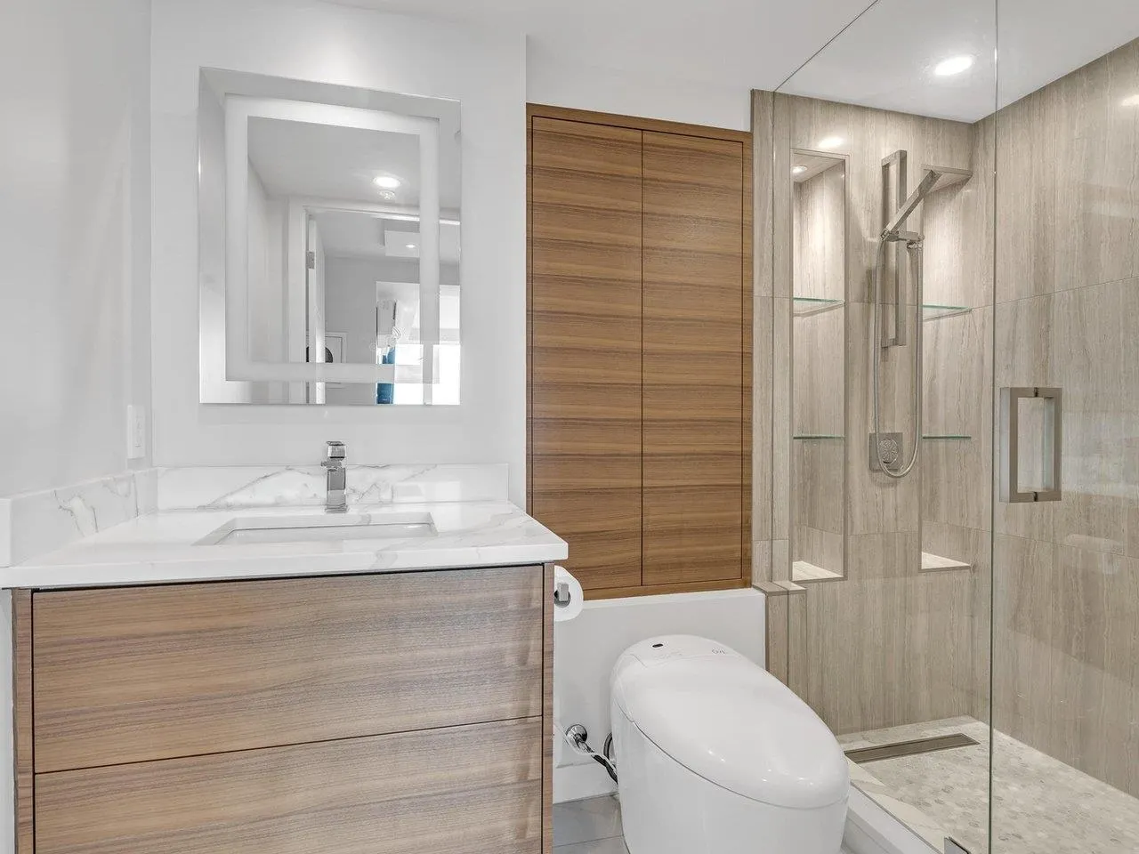 1033 Marinaside Crescent #2105