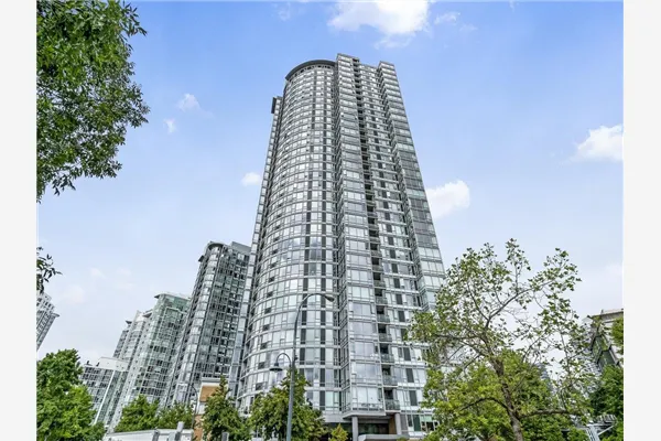 1033 Marinaside Crescent #2105