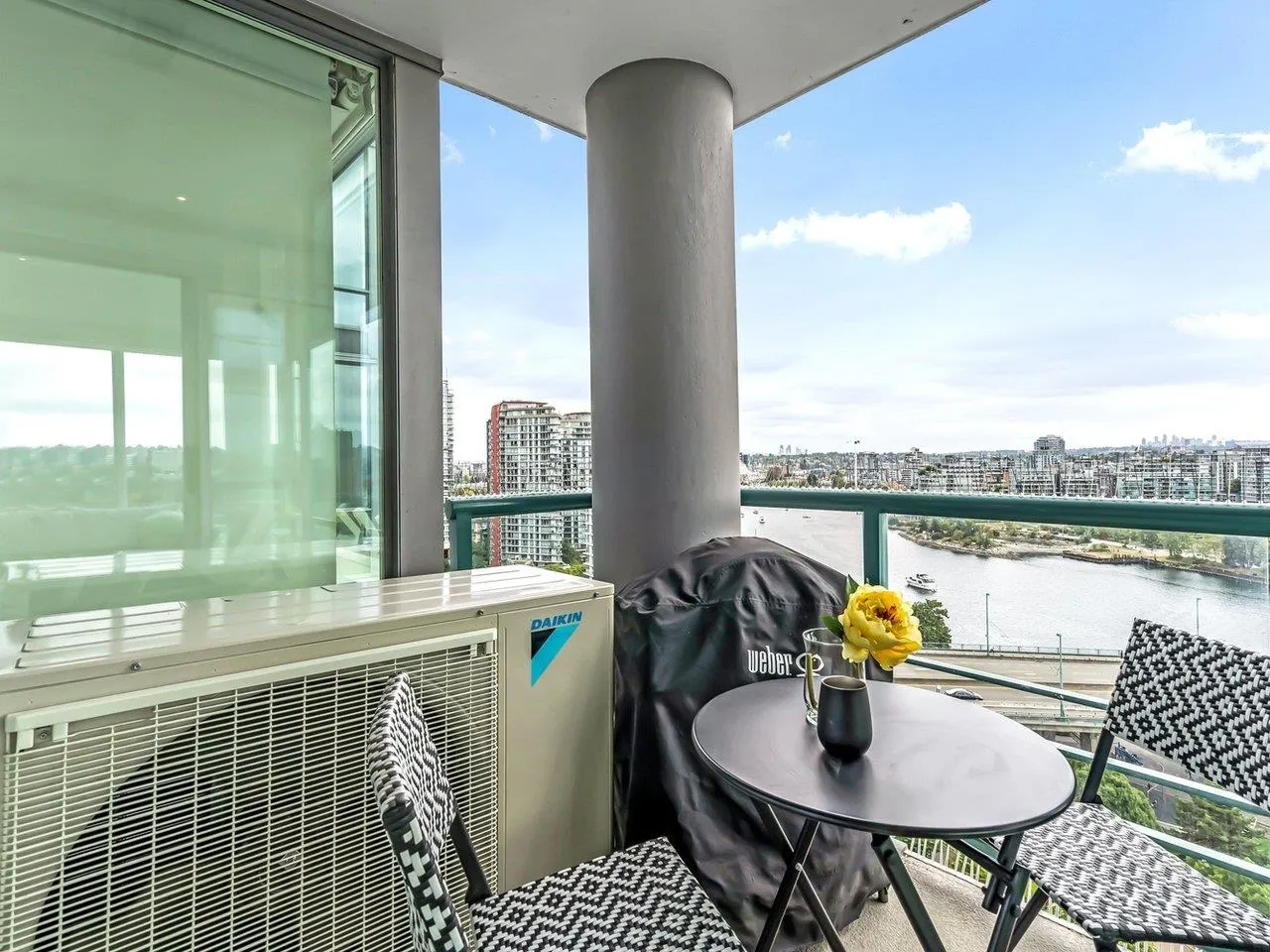 1033 Marinaside Crescent #2105