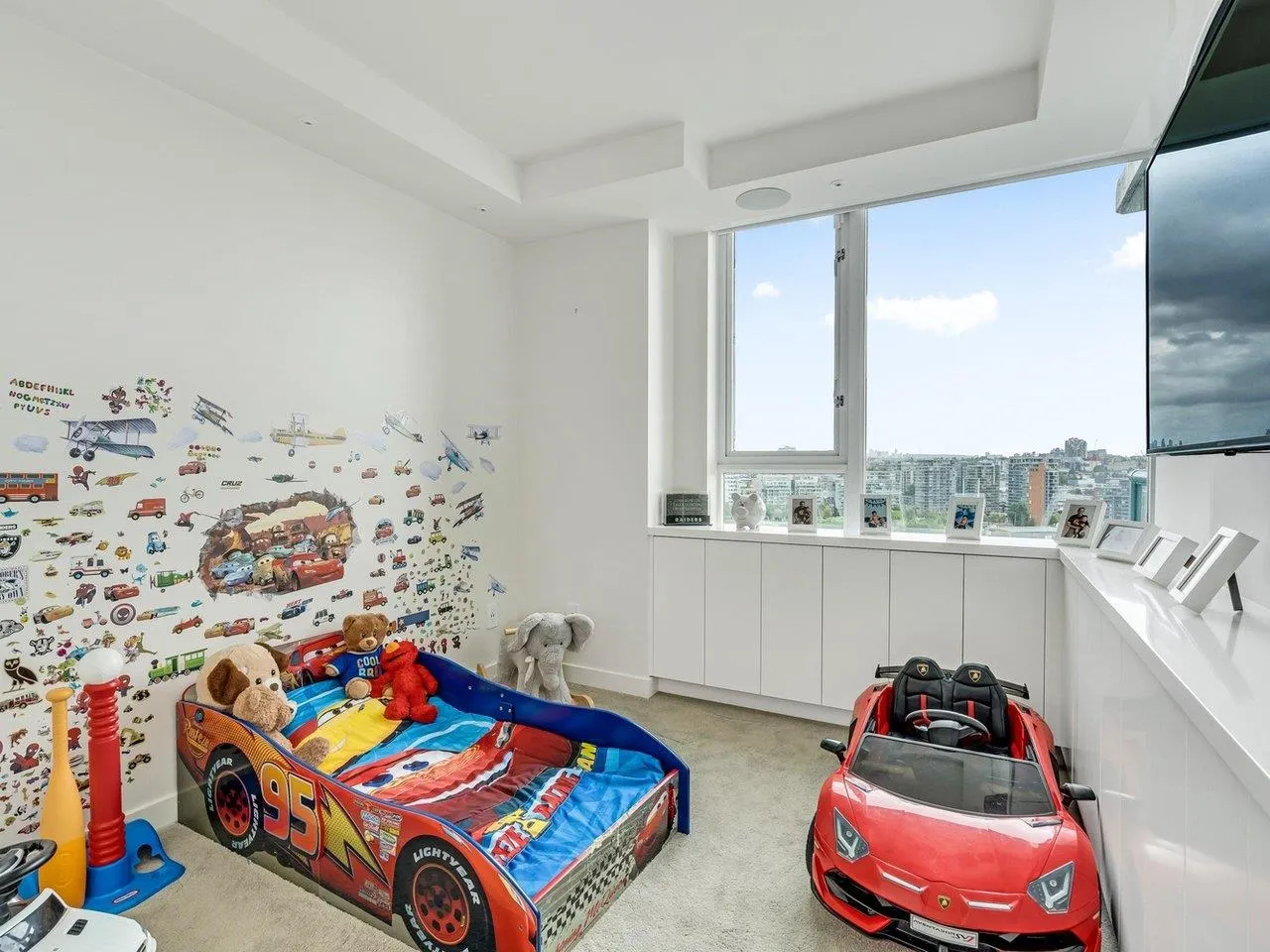 1033 Marinaside Crescent #2105