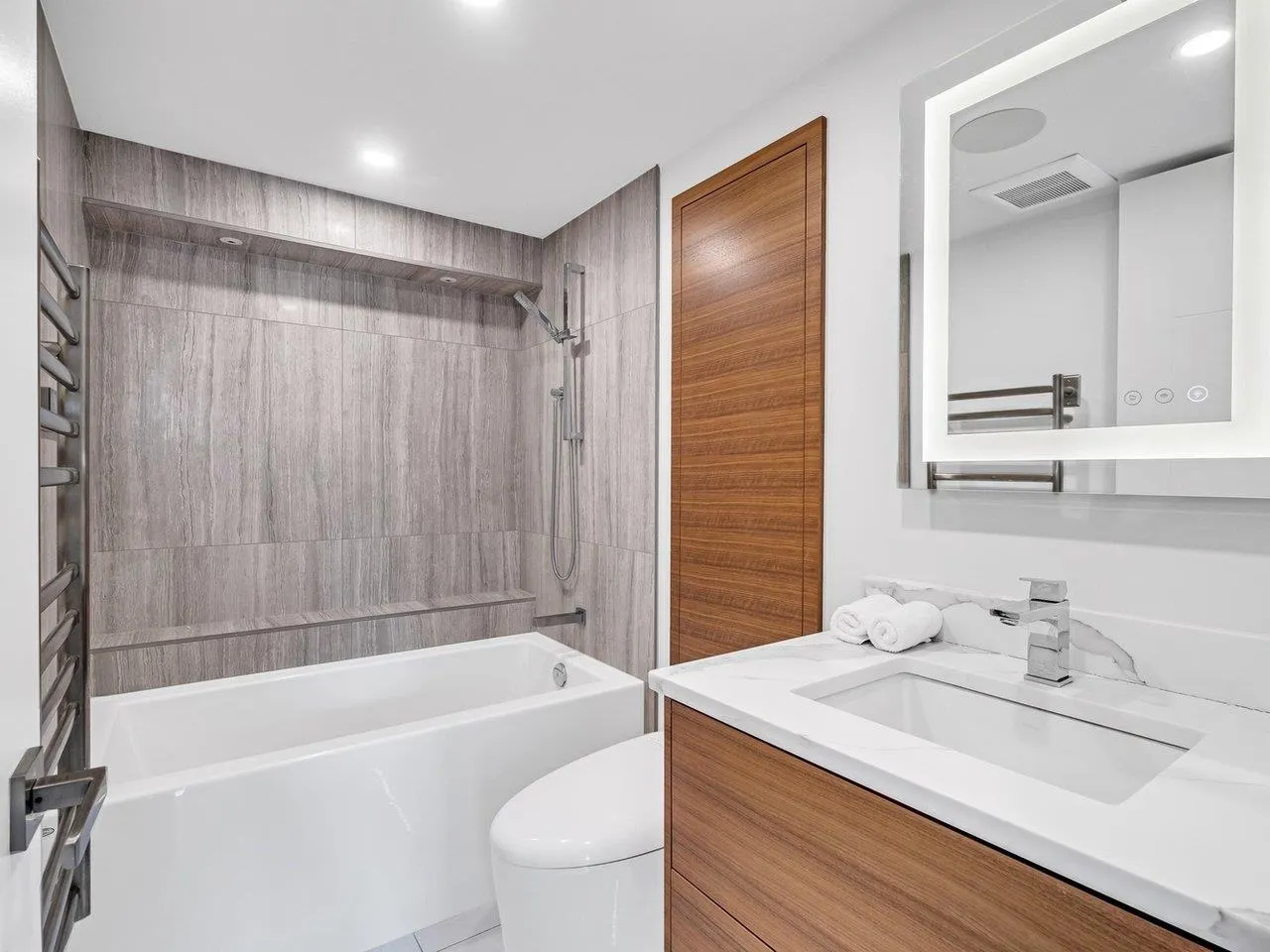 1033 Marinaside Crescent #2105