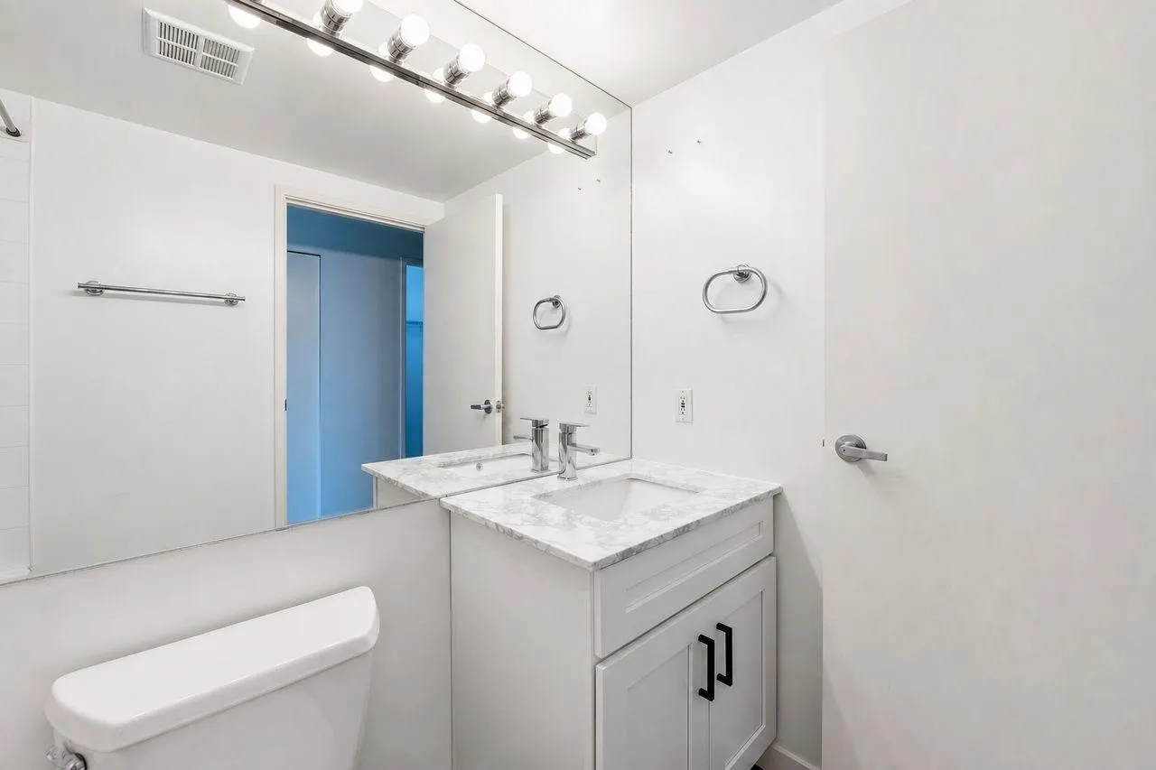 588 Broughton Street #1806