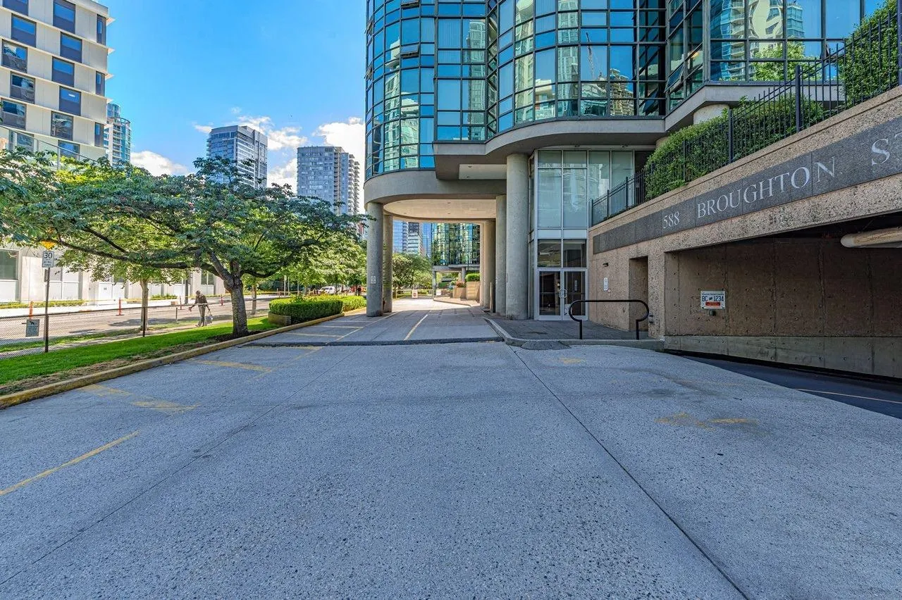 588 Broughton Street #1806