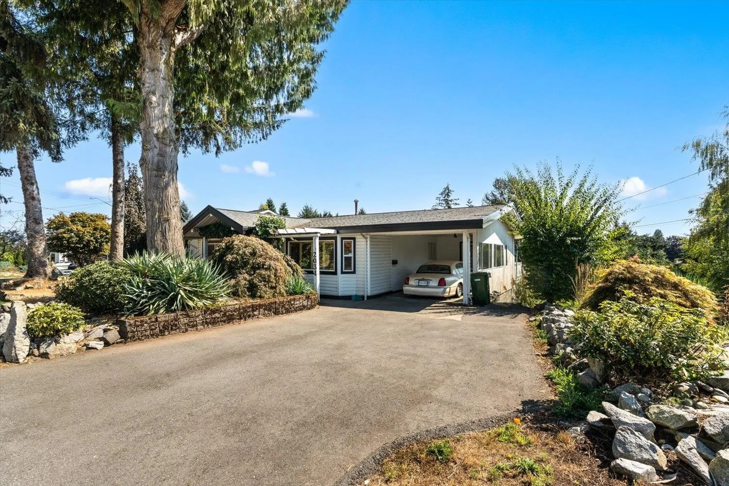 2034 Majestic Crescent