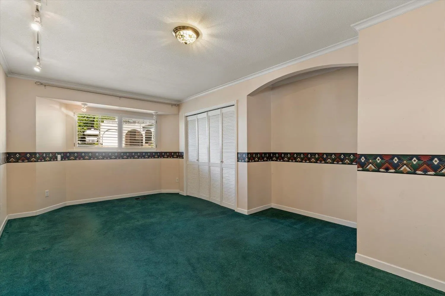 2034 Majestic Crescent