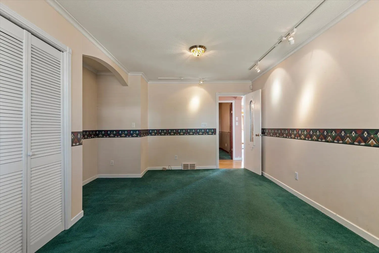 2034 Majestic Crescent