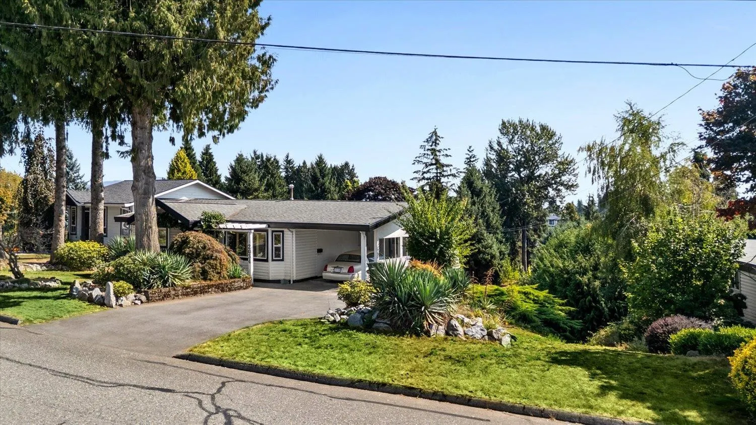 2034 Majestic Crescent