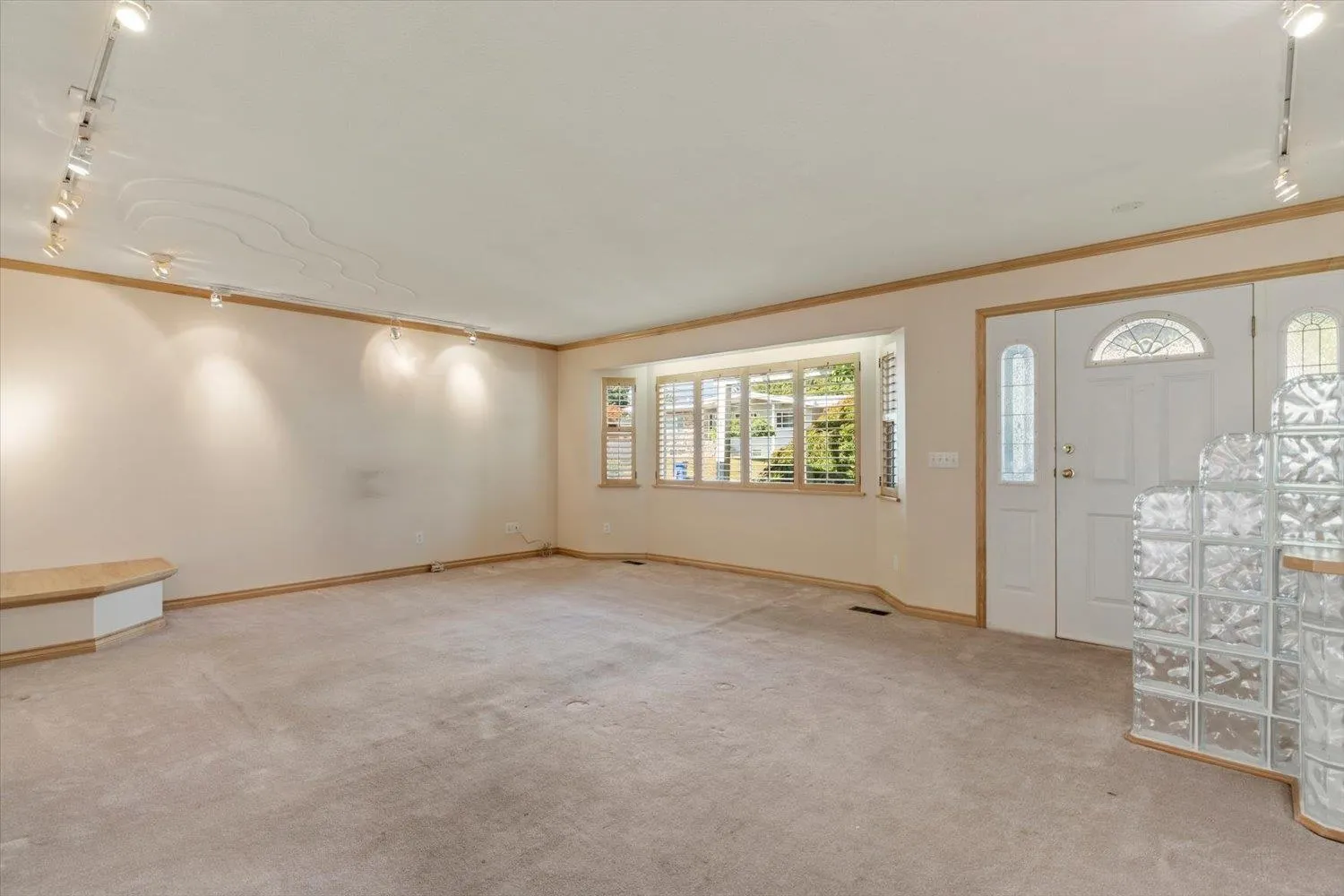 2034 Majestic Crescent