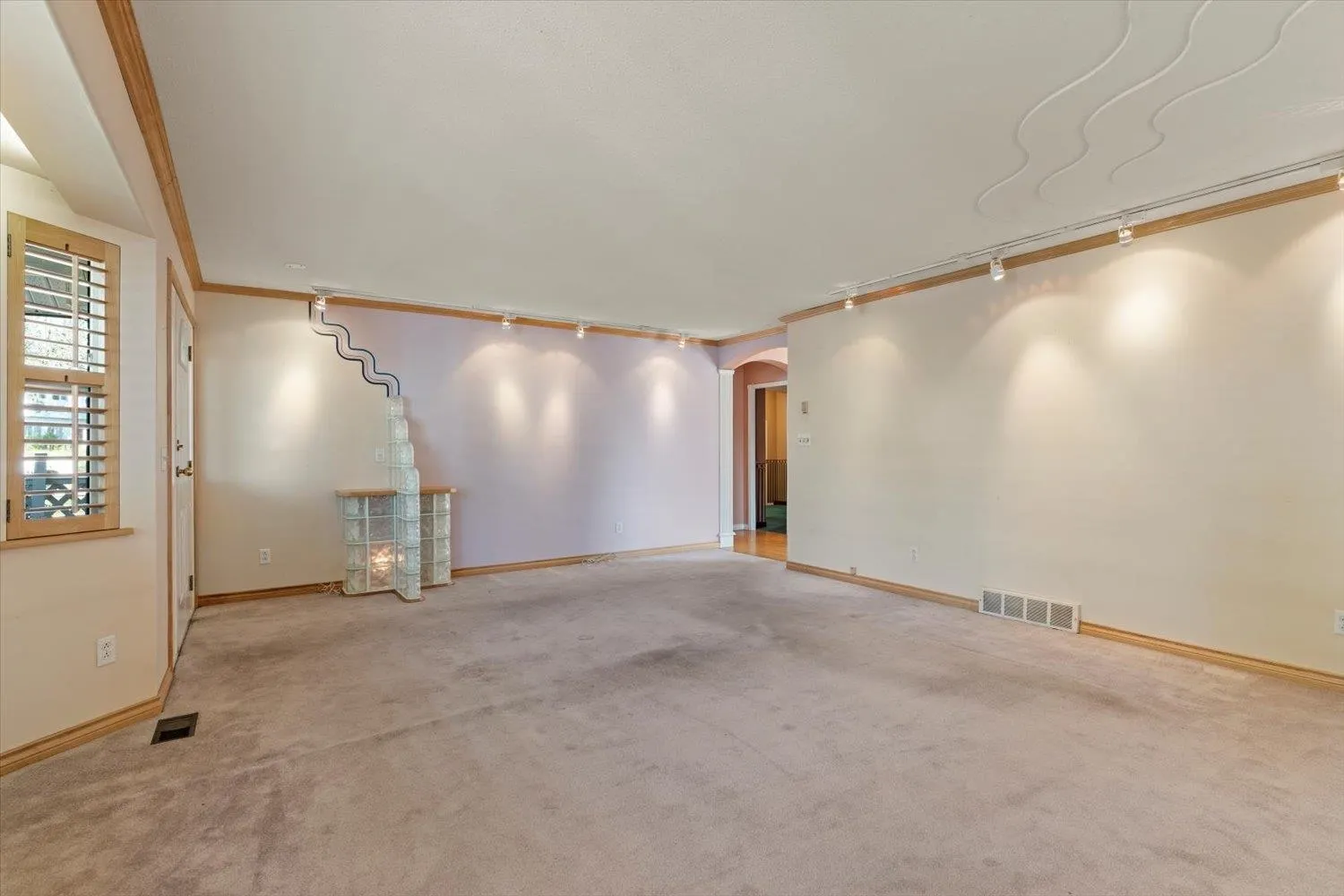 2034 Majestic Crescent