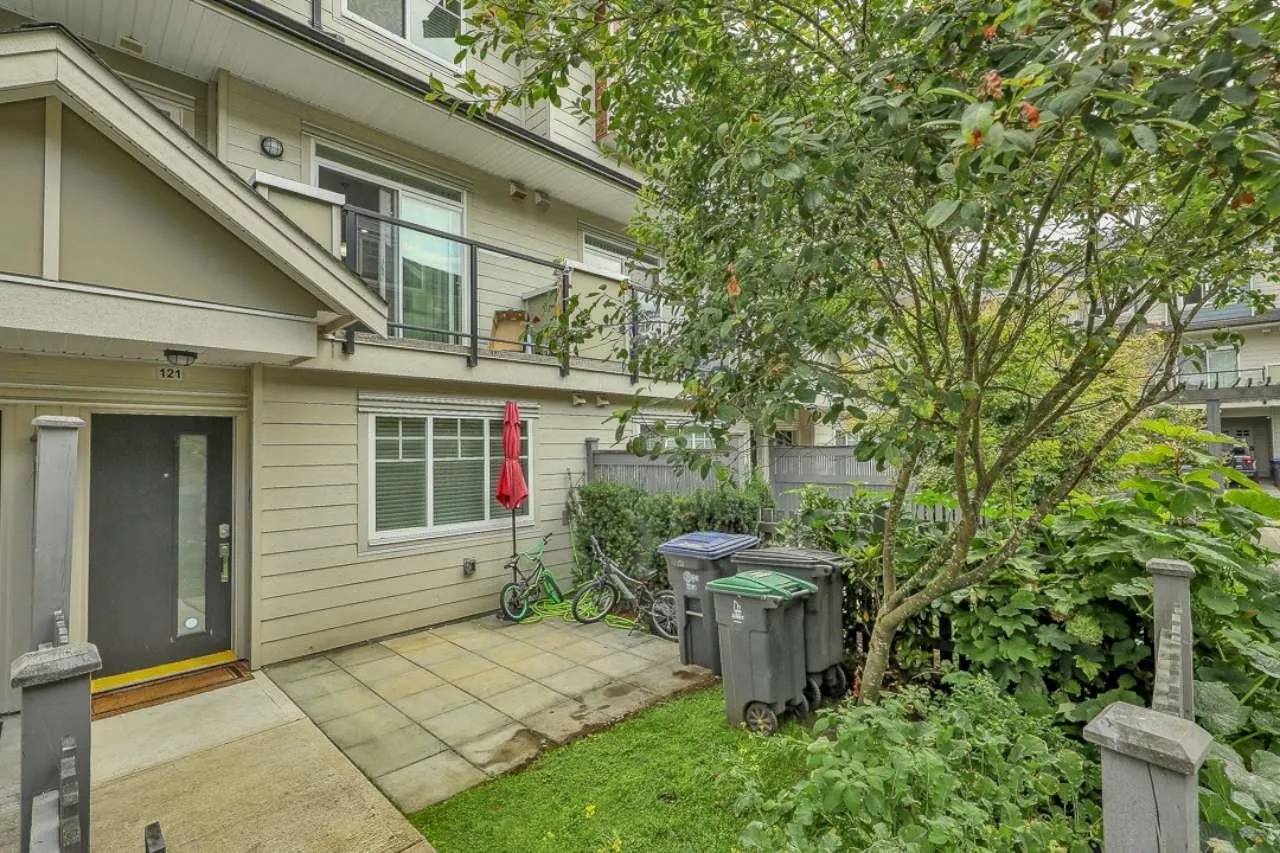 13898 64 Avenue #121