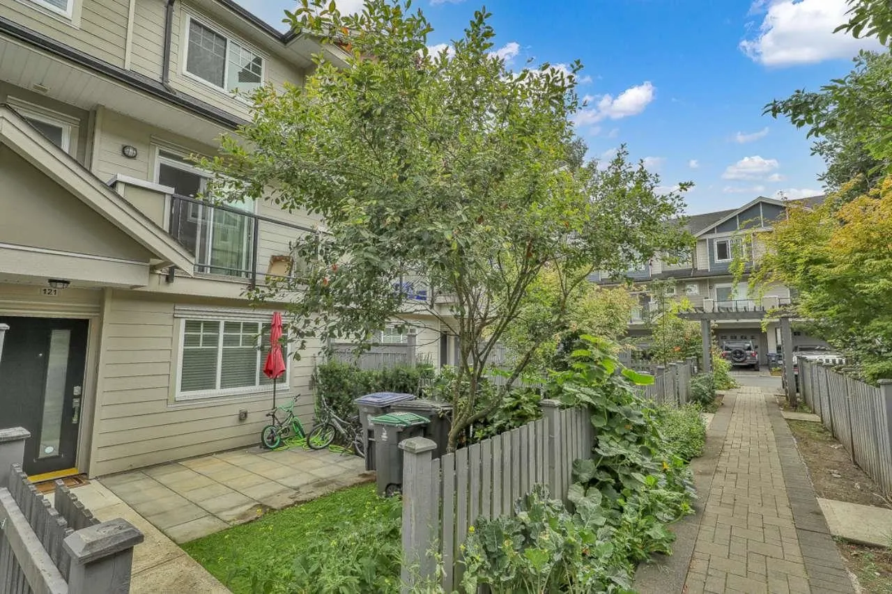 13898 64 Avenue #121
