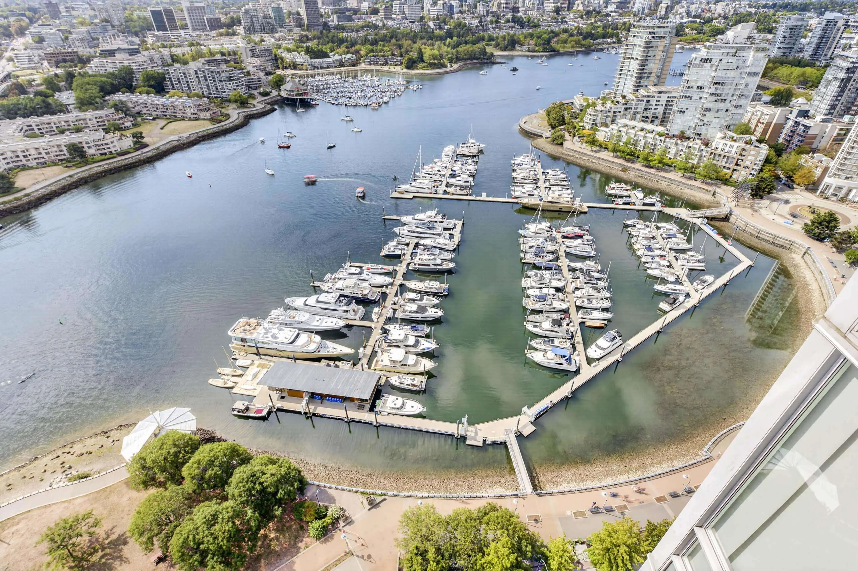 1033 Marinaside Crescent #3607