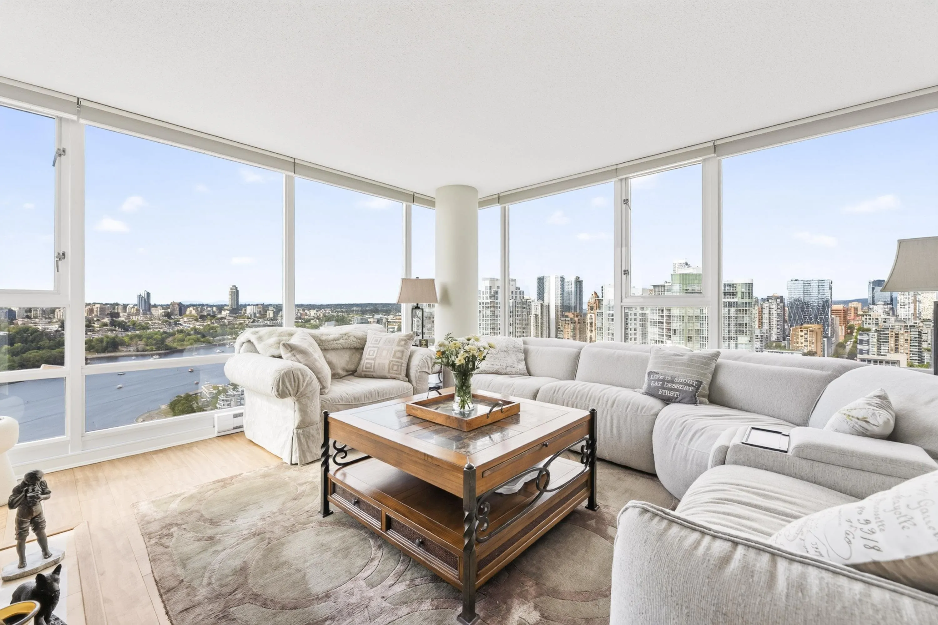 1033 Marinaside Crescent #3607