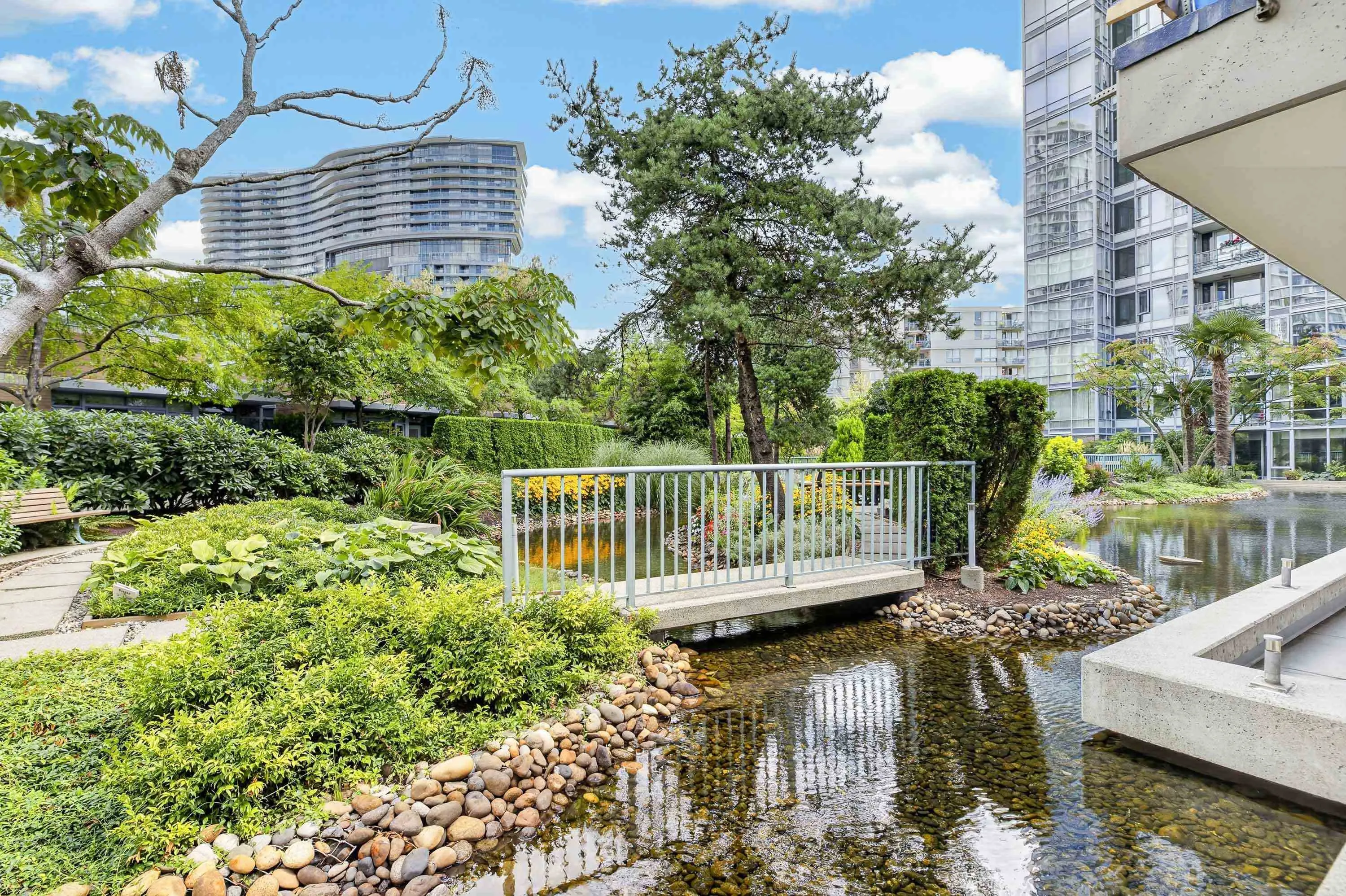 1033 Marinaside Crescent #3607