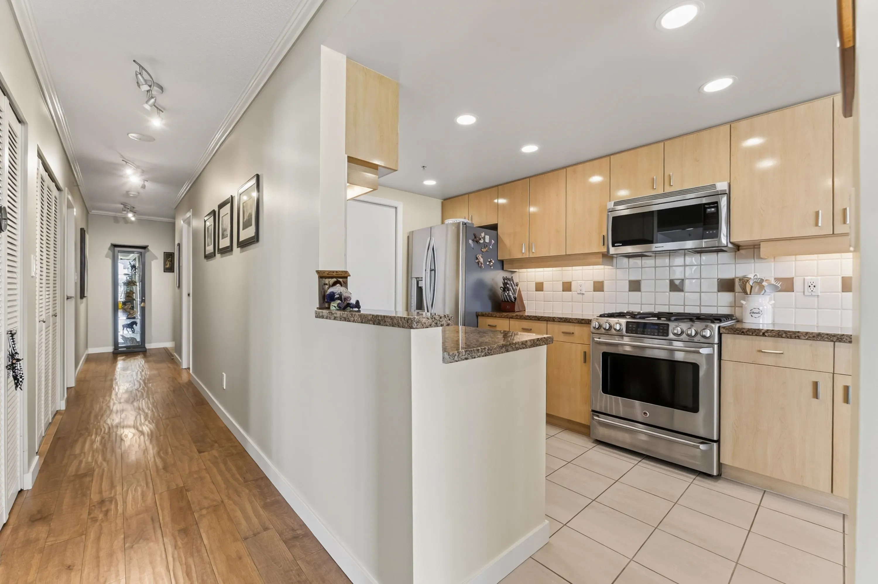 1033 Marinaside Crescent #3607