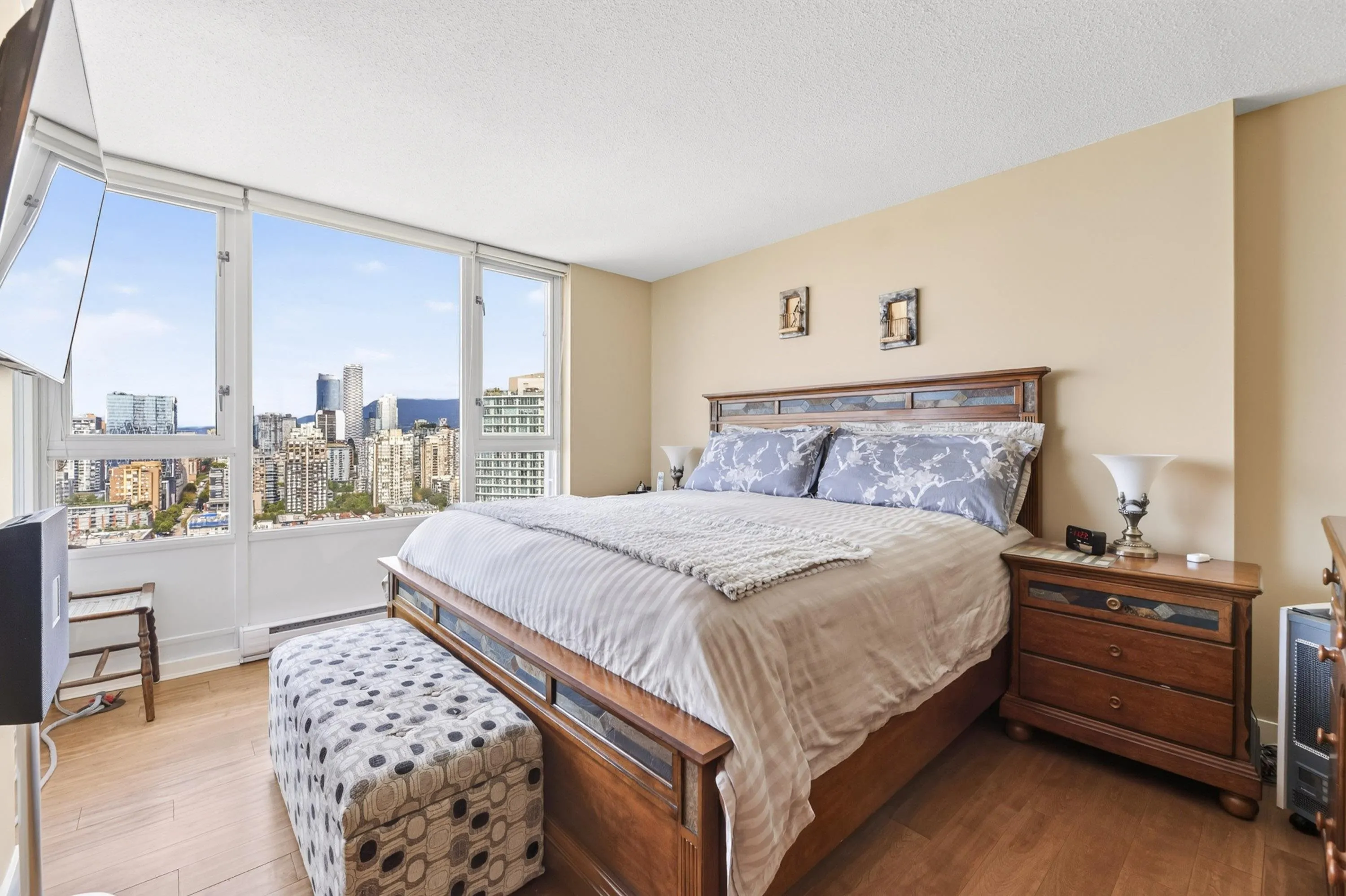 1033 Marinaside Crescent #3607