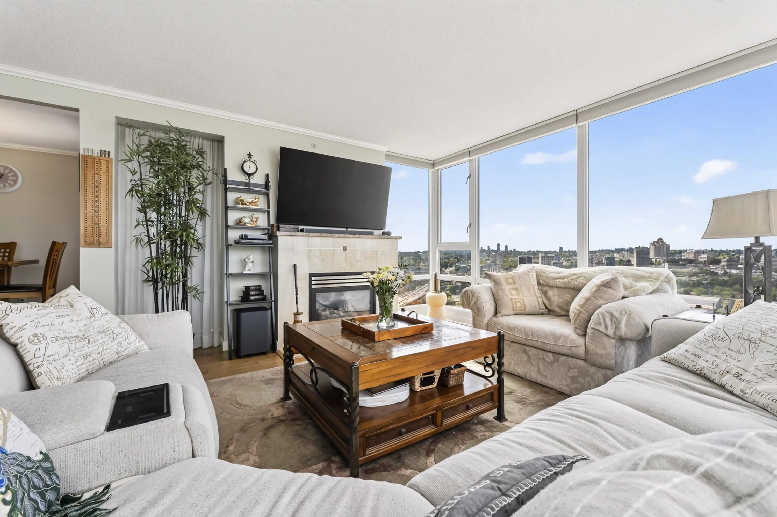 1033 Marinaside Crescent #3607
