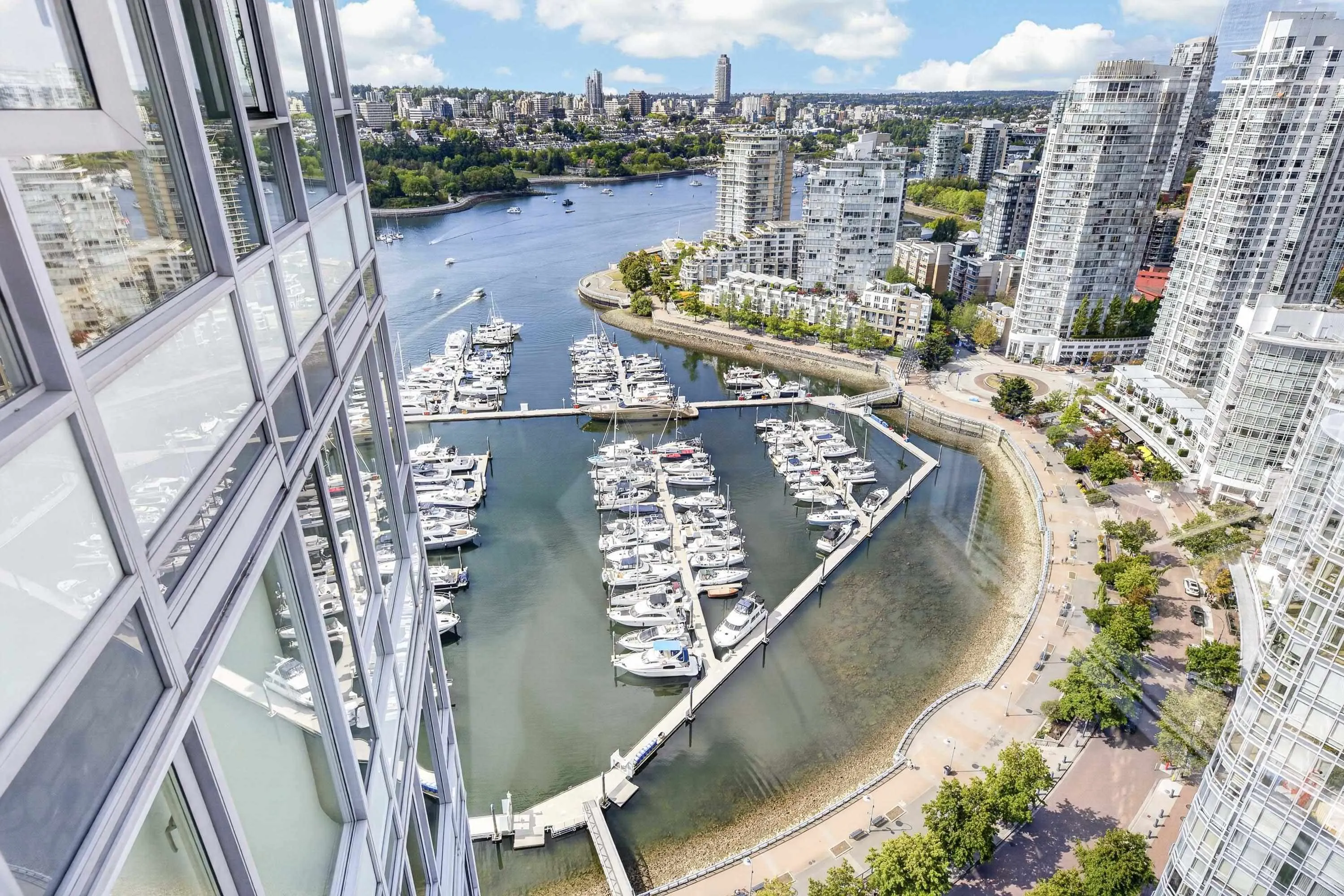 1033 Marinaside Crescent #3607