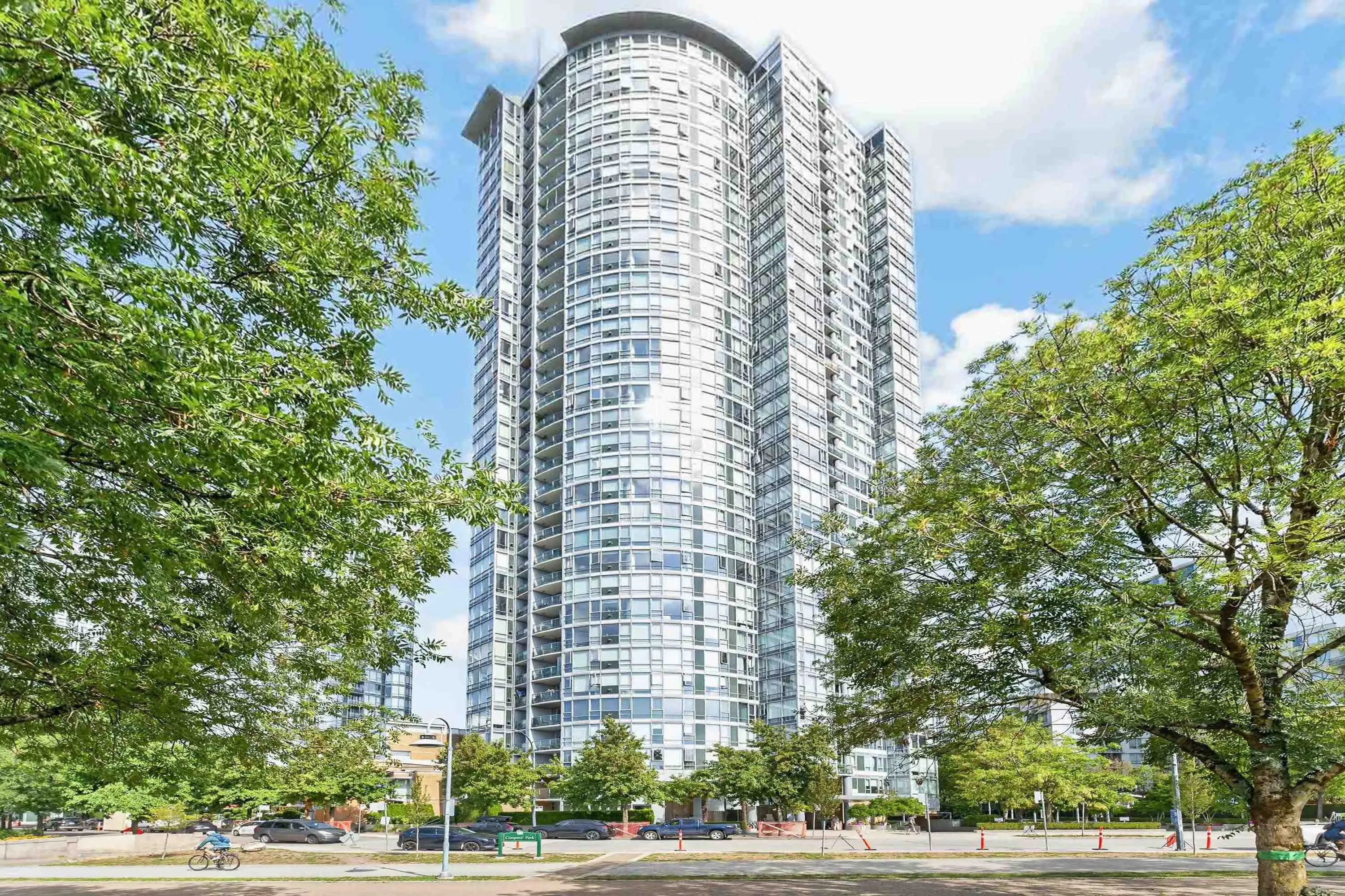 1033 Marinaside Crescent #3607