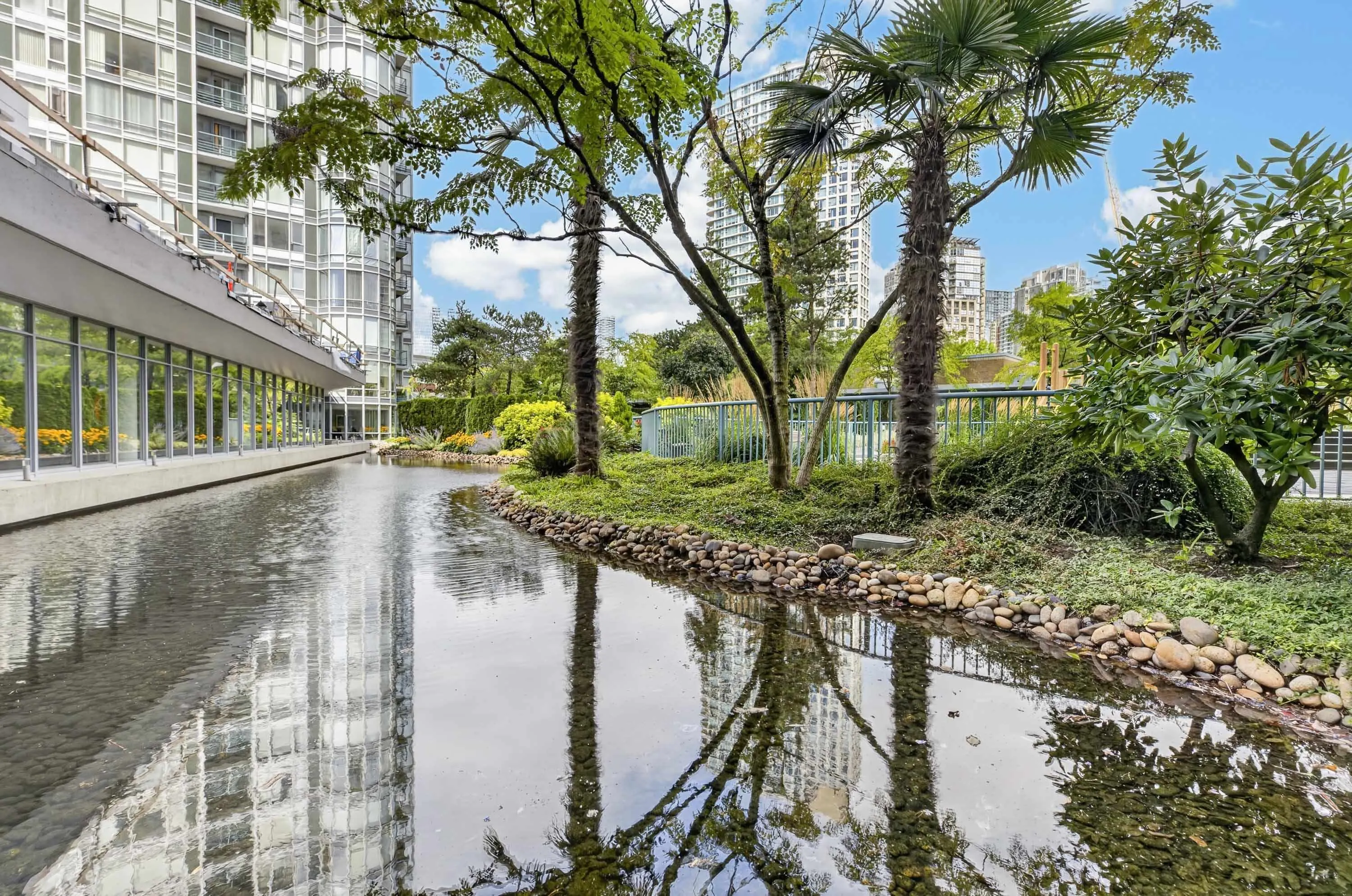 1033 Marinaside Crescent #3607