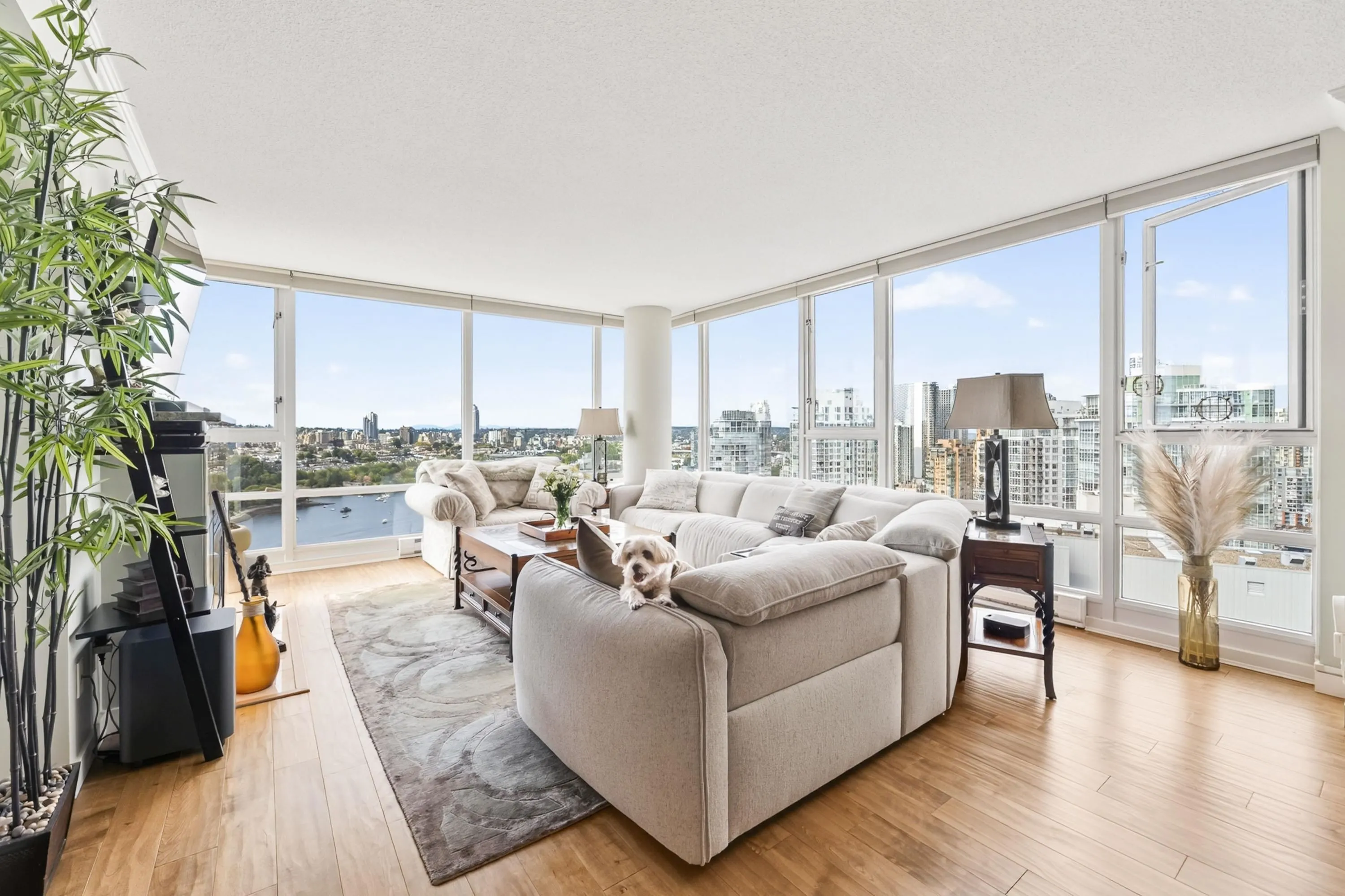 1033 Marinaside Crescent #3607