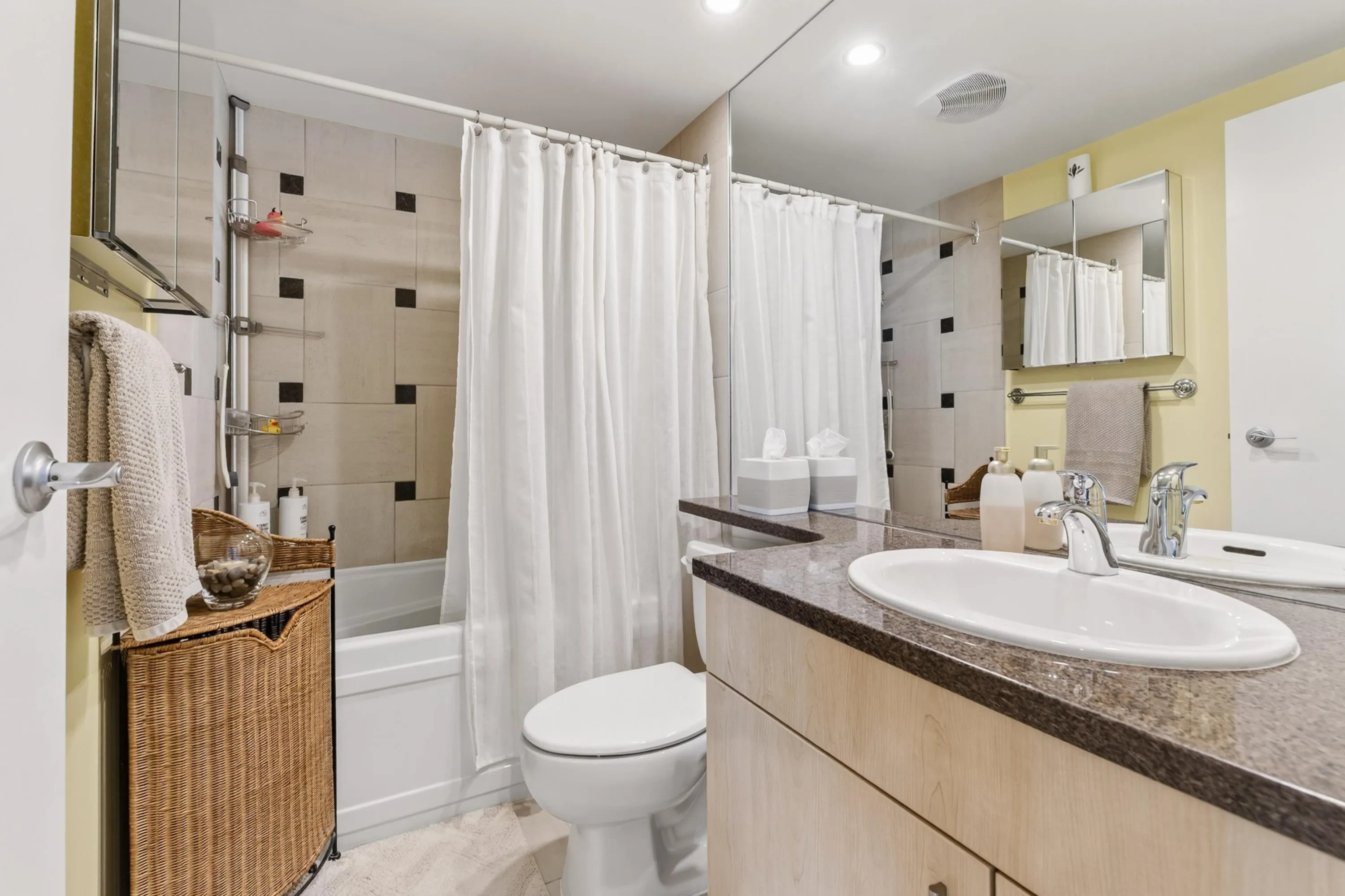 1033 Marinaside Crescent #3607