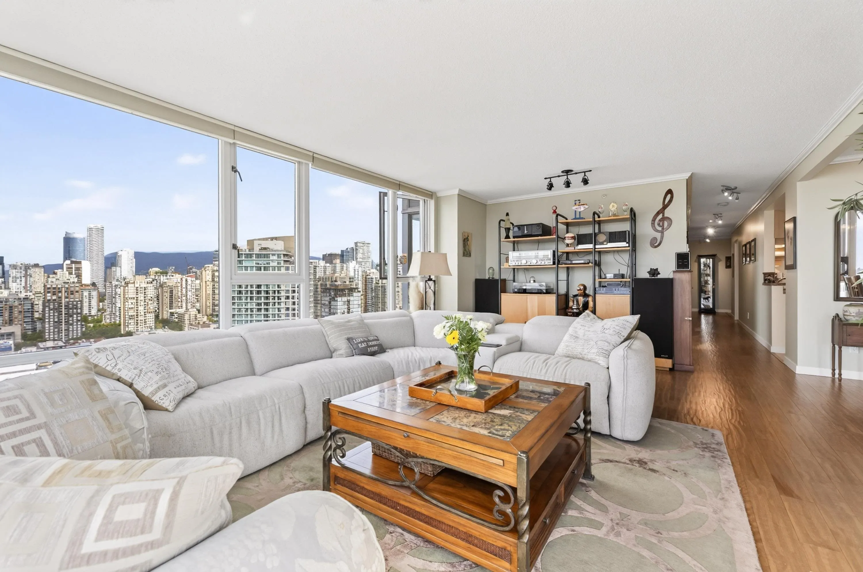 1033 Marinaside Crescent #3607