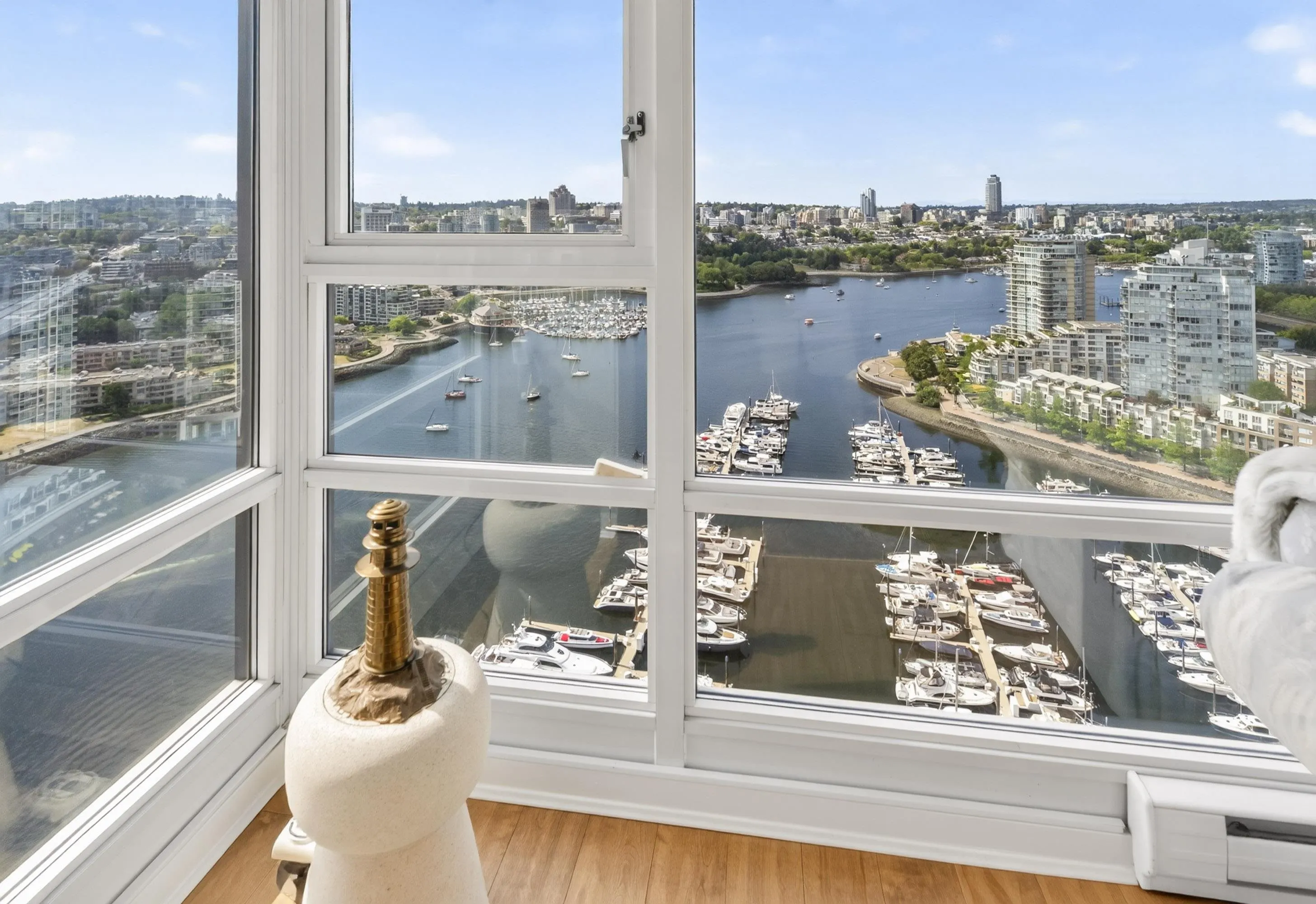 1033 Marinaside Crescent #3607