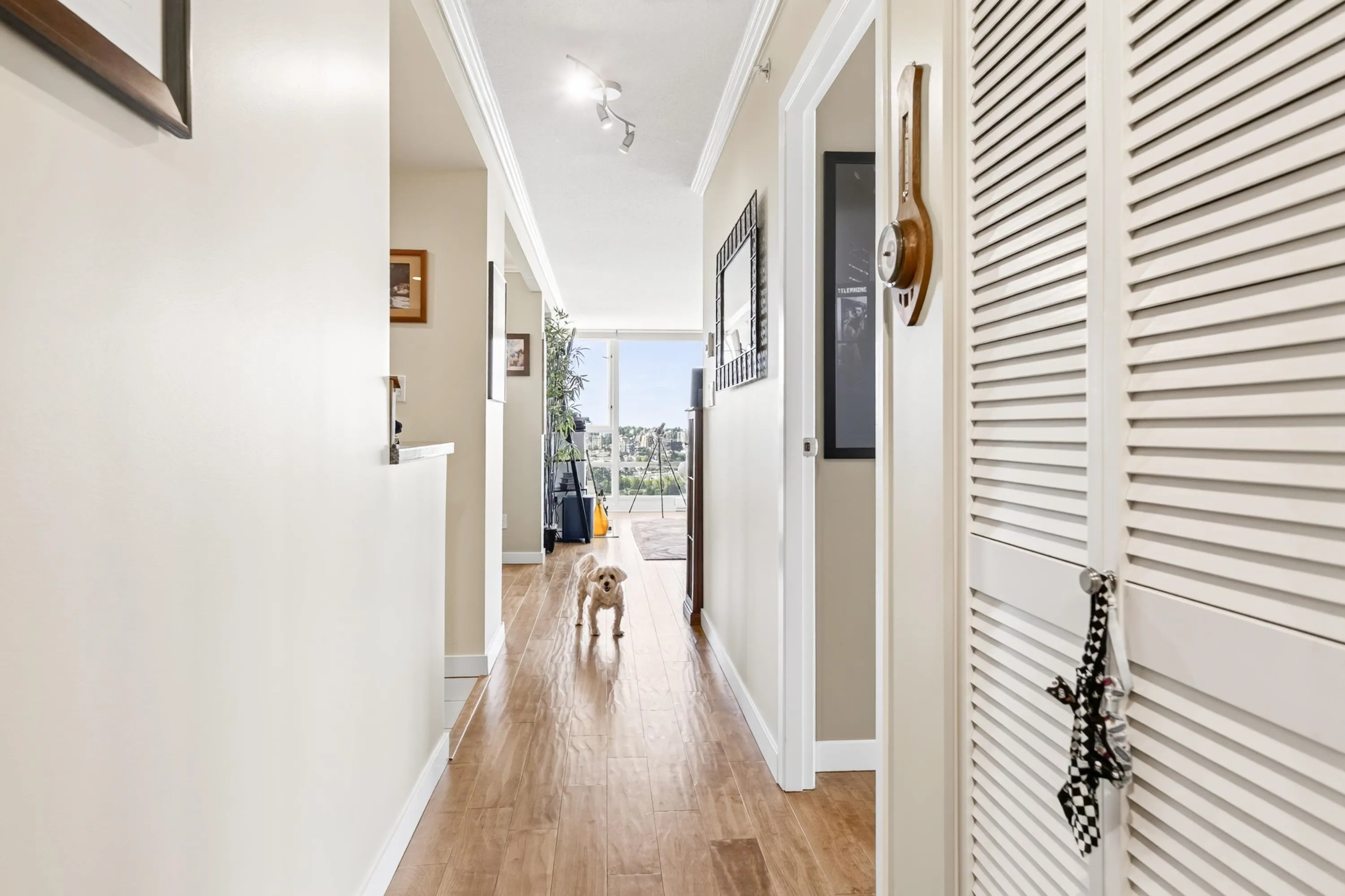 1033 Marinaside Crescent #3607