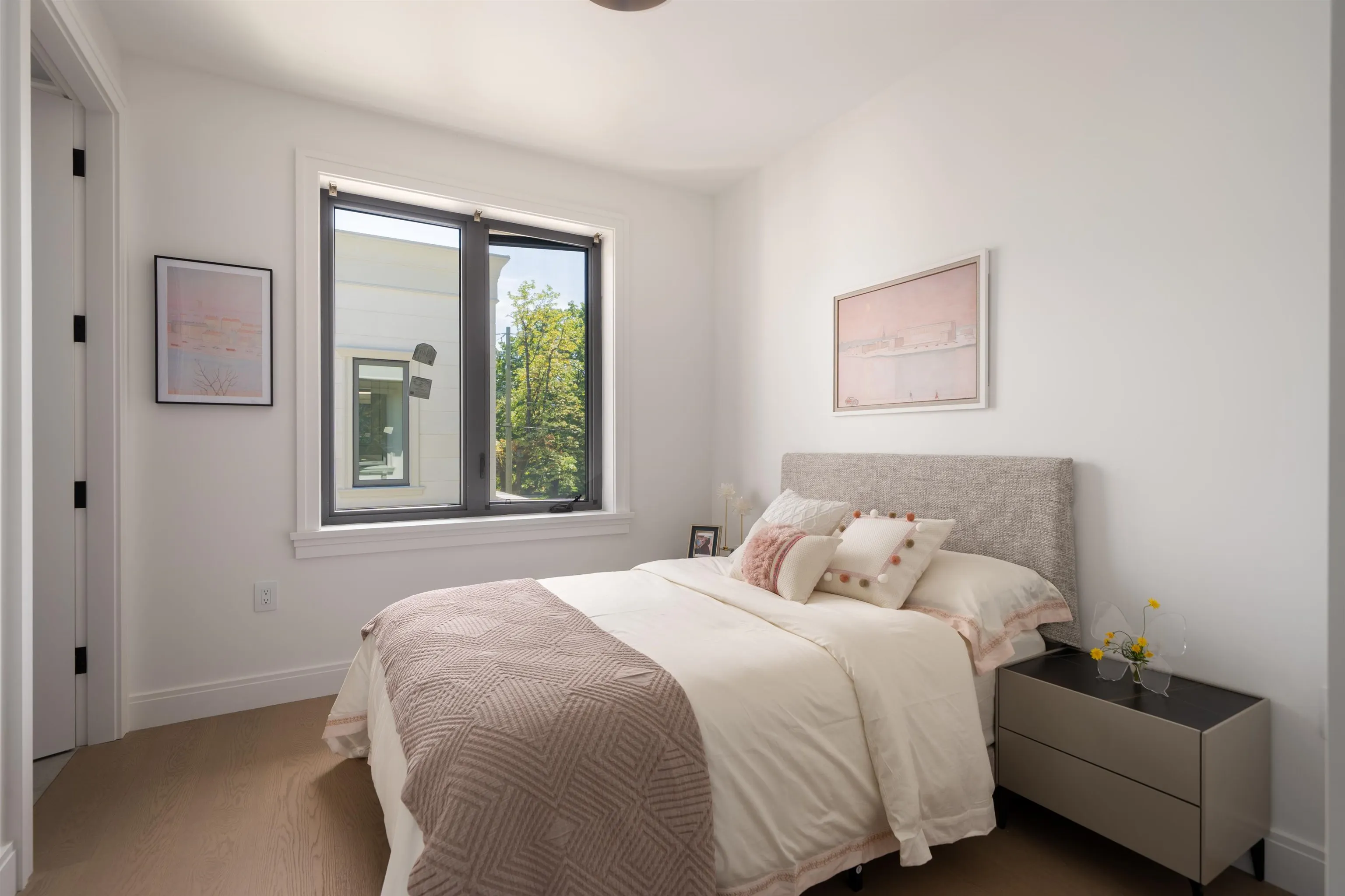 1592 Nanton Avenue #1