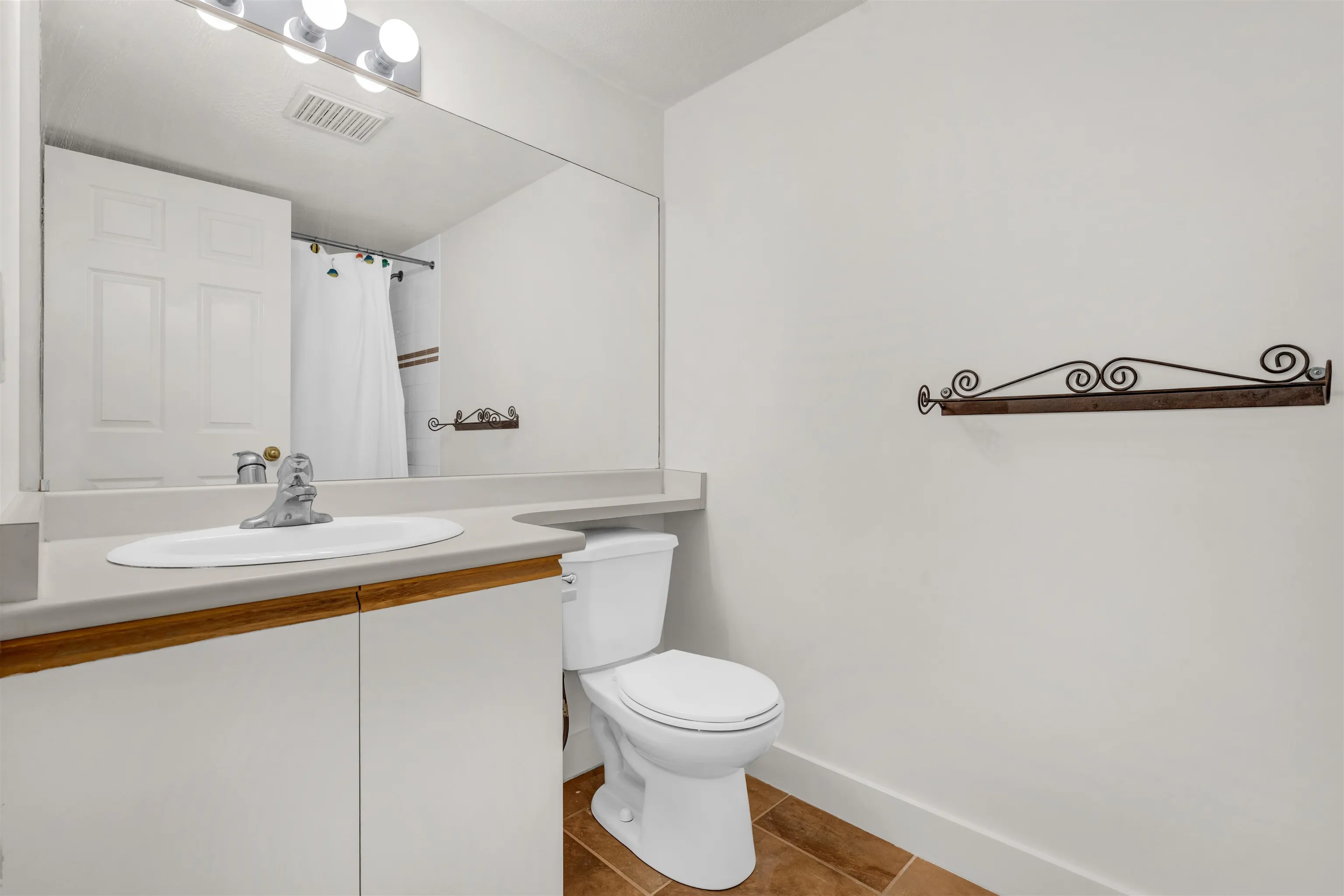 833 W 16th Avenue #204