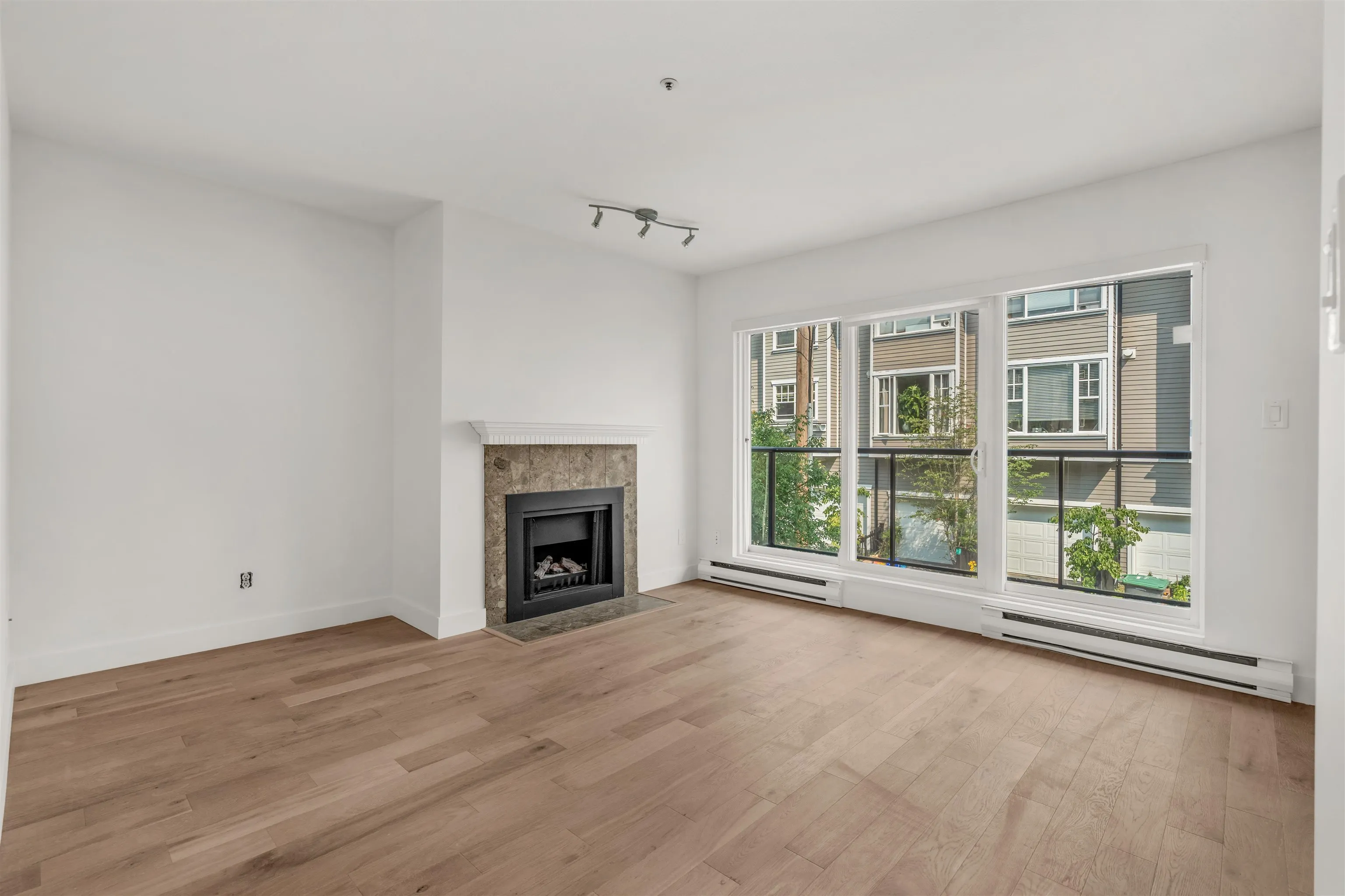833 W 16th Avenue #204
