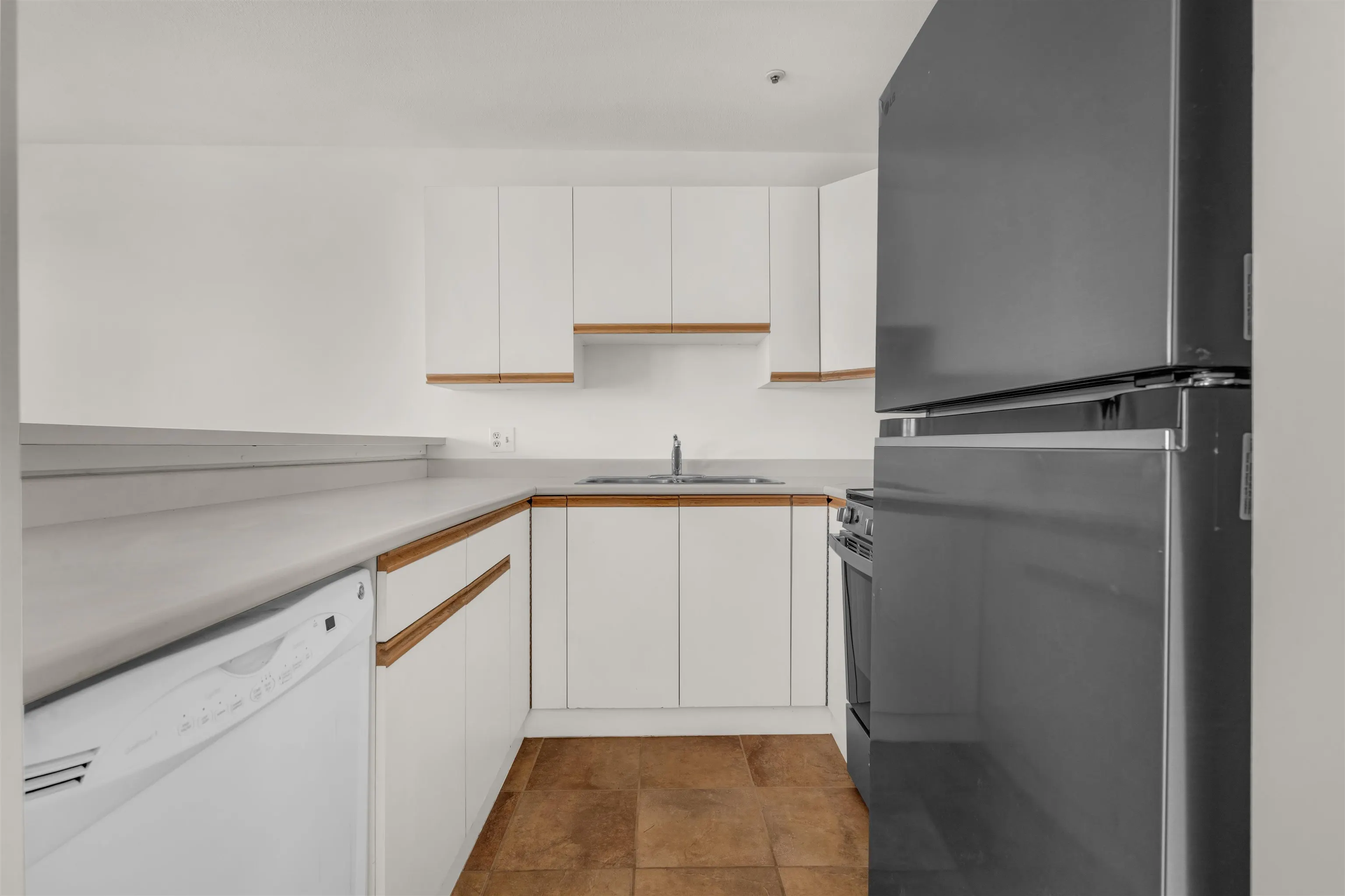 833 W 16th Avenue #204